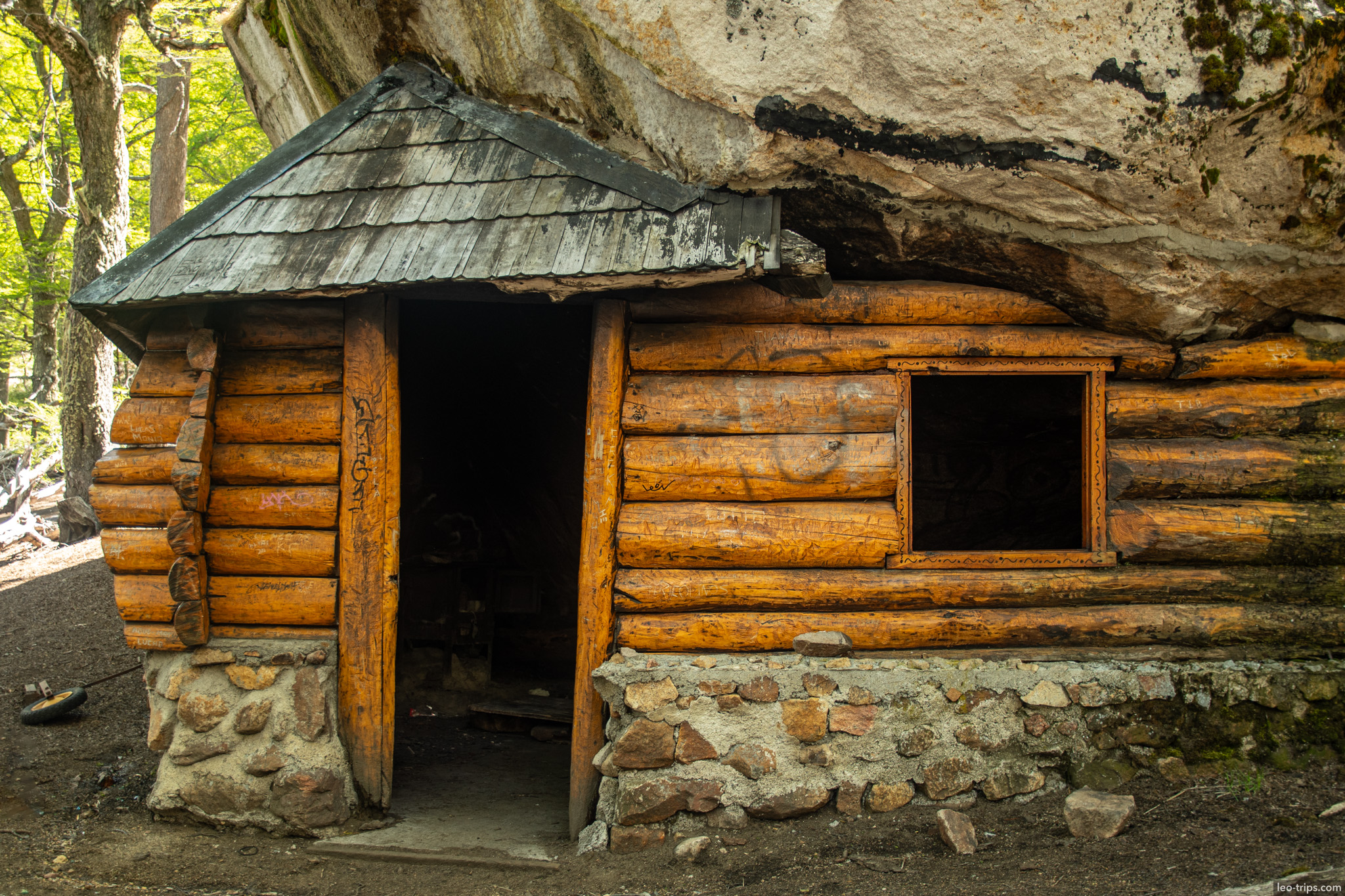 wooden log cabin under boulder frey refuge trail