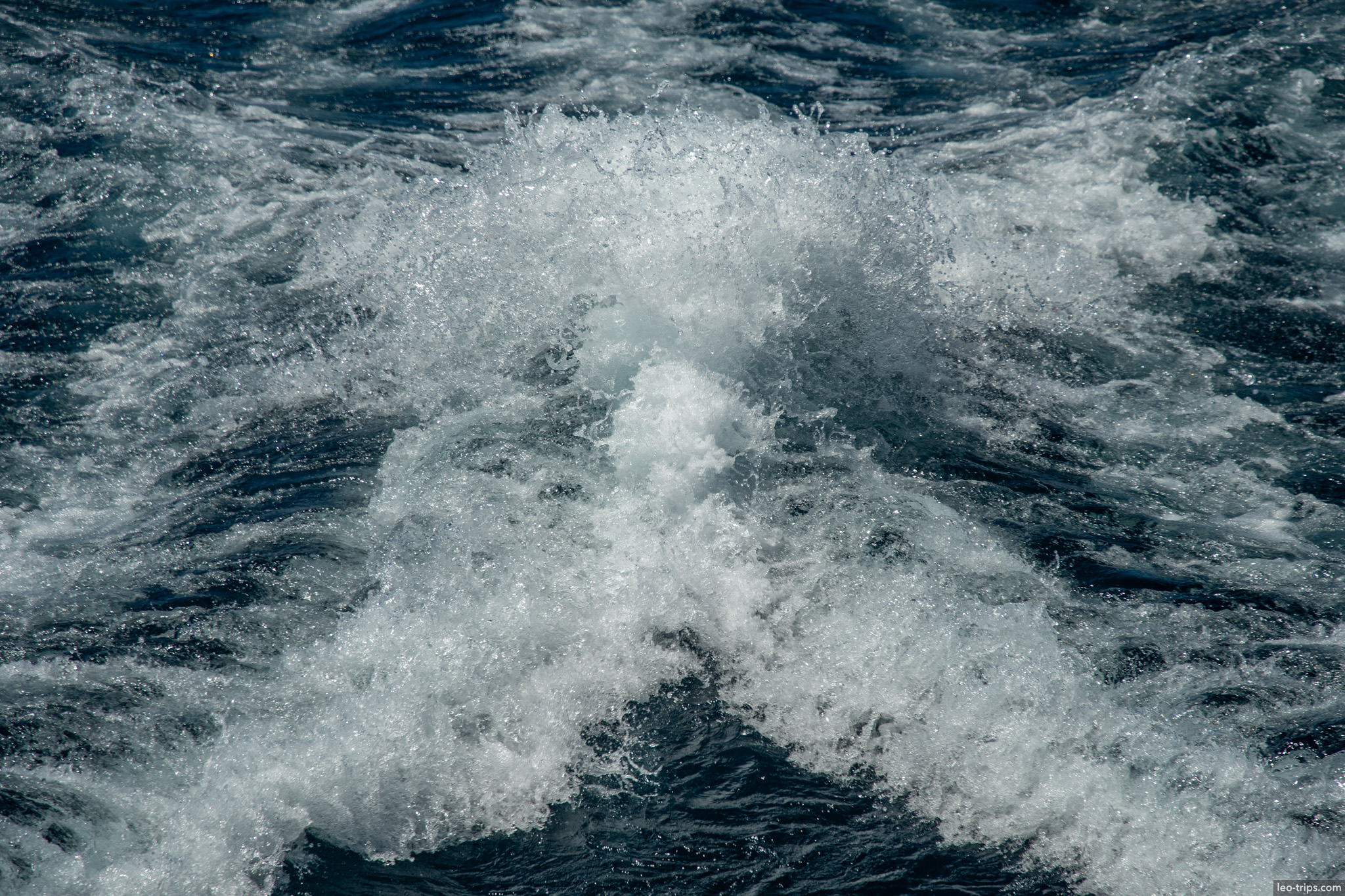 close up boat wake splash puerto blest