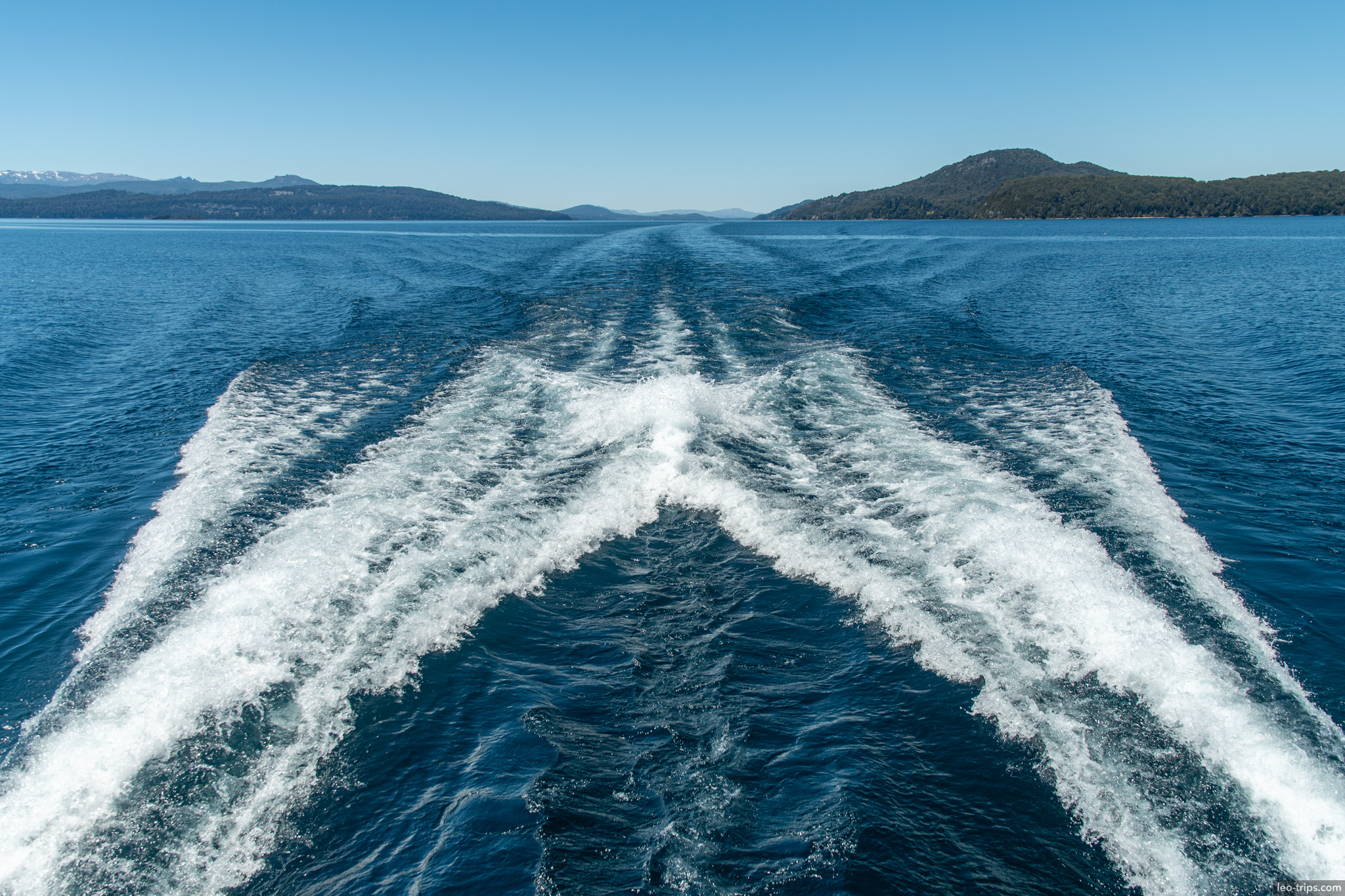 v shaped boat wake on lake puerto blest
