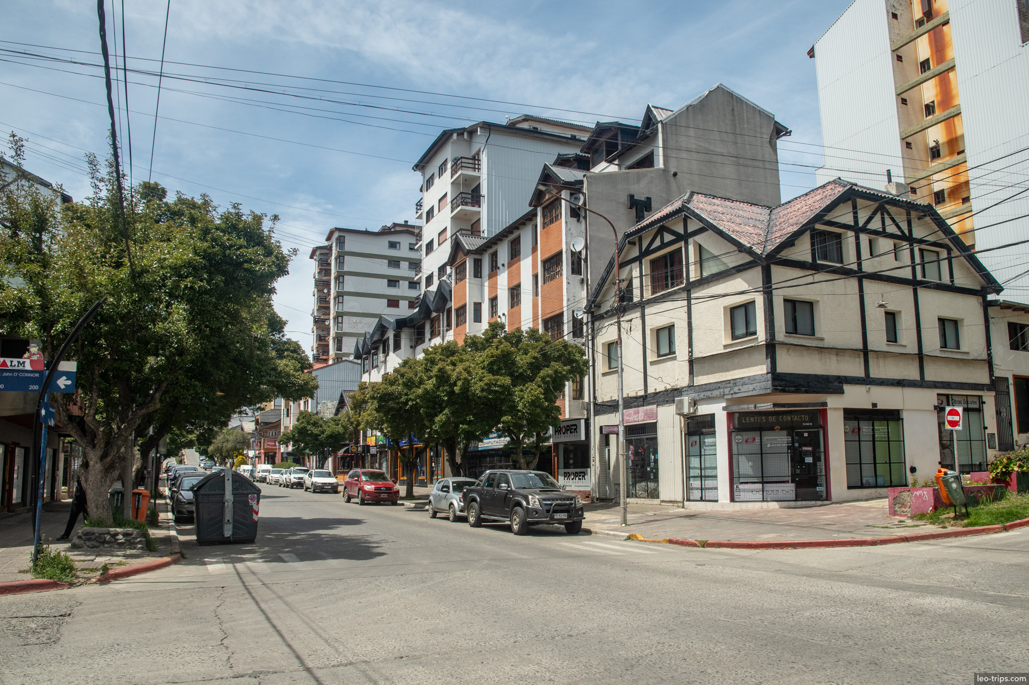 downtown street corner buildings san carlos de bariloche