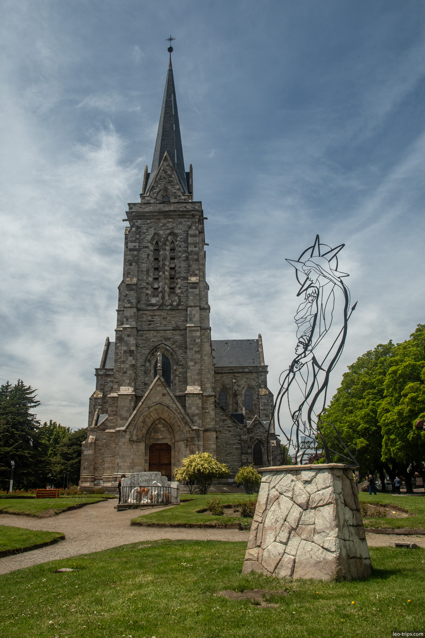 gothic cathedral wire sculpture san carlos de bariloche