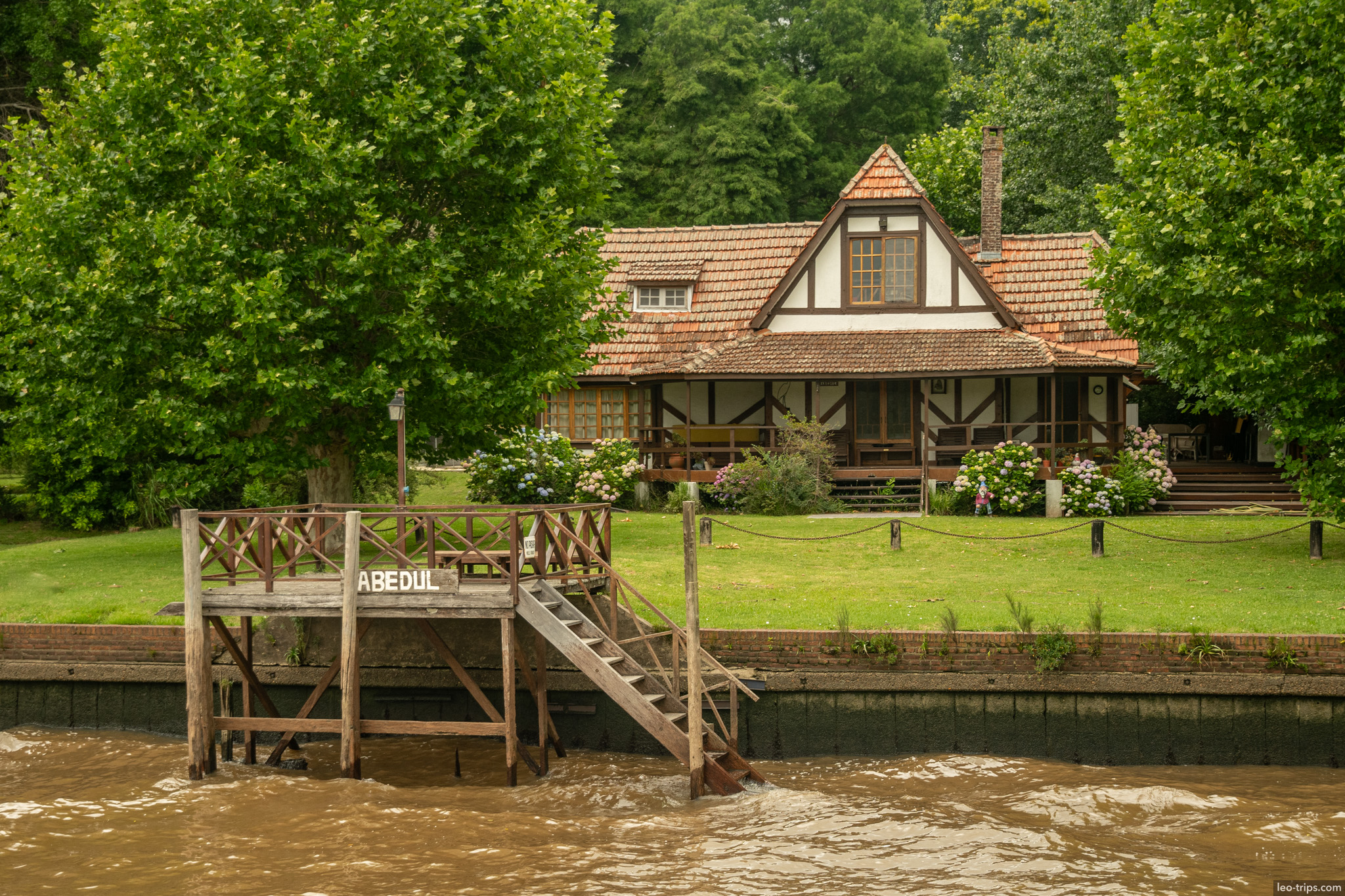 abedul tudor style delta house dock tigre