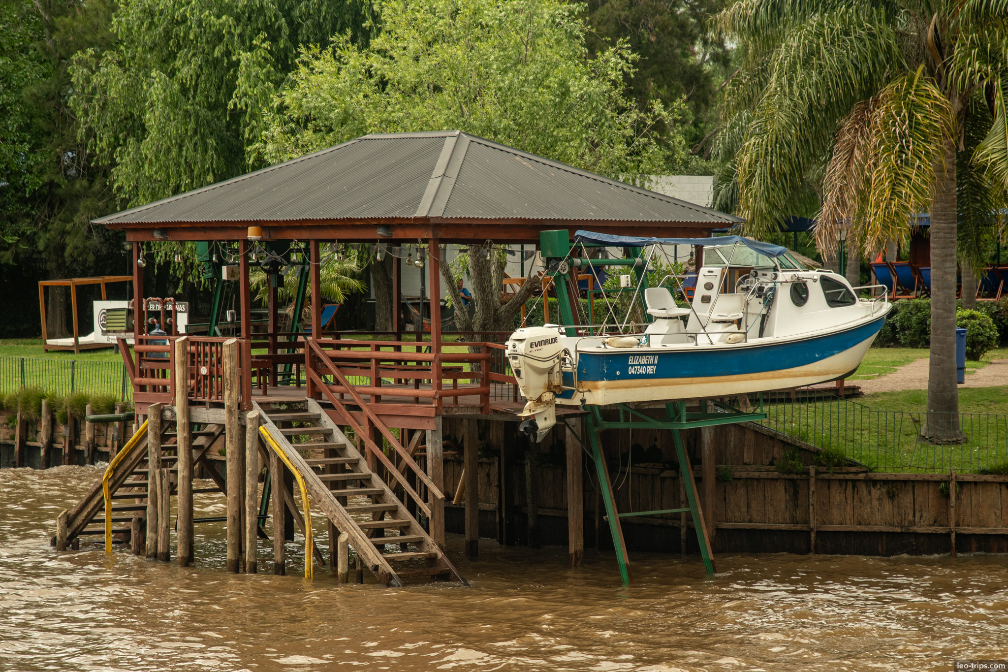 boathouse boat lift wooden dock stairs tigre