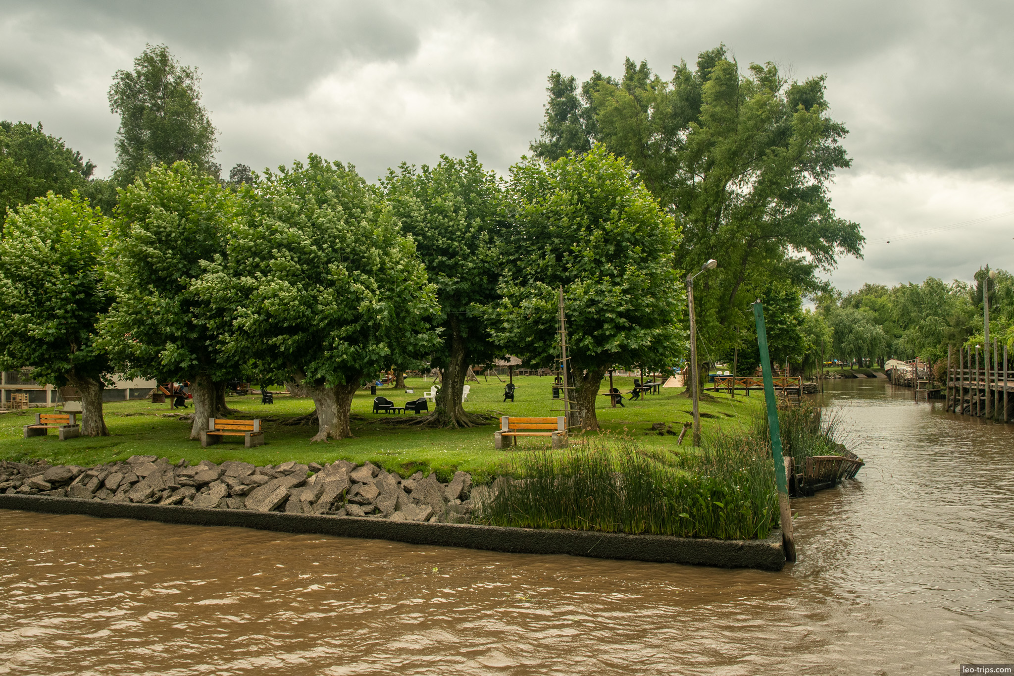 delta island park trees benches tigre