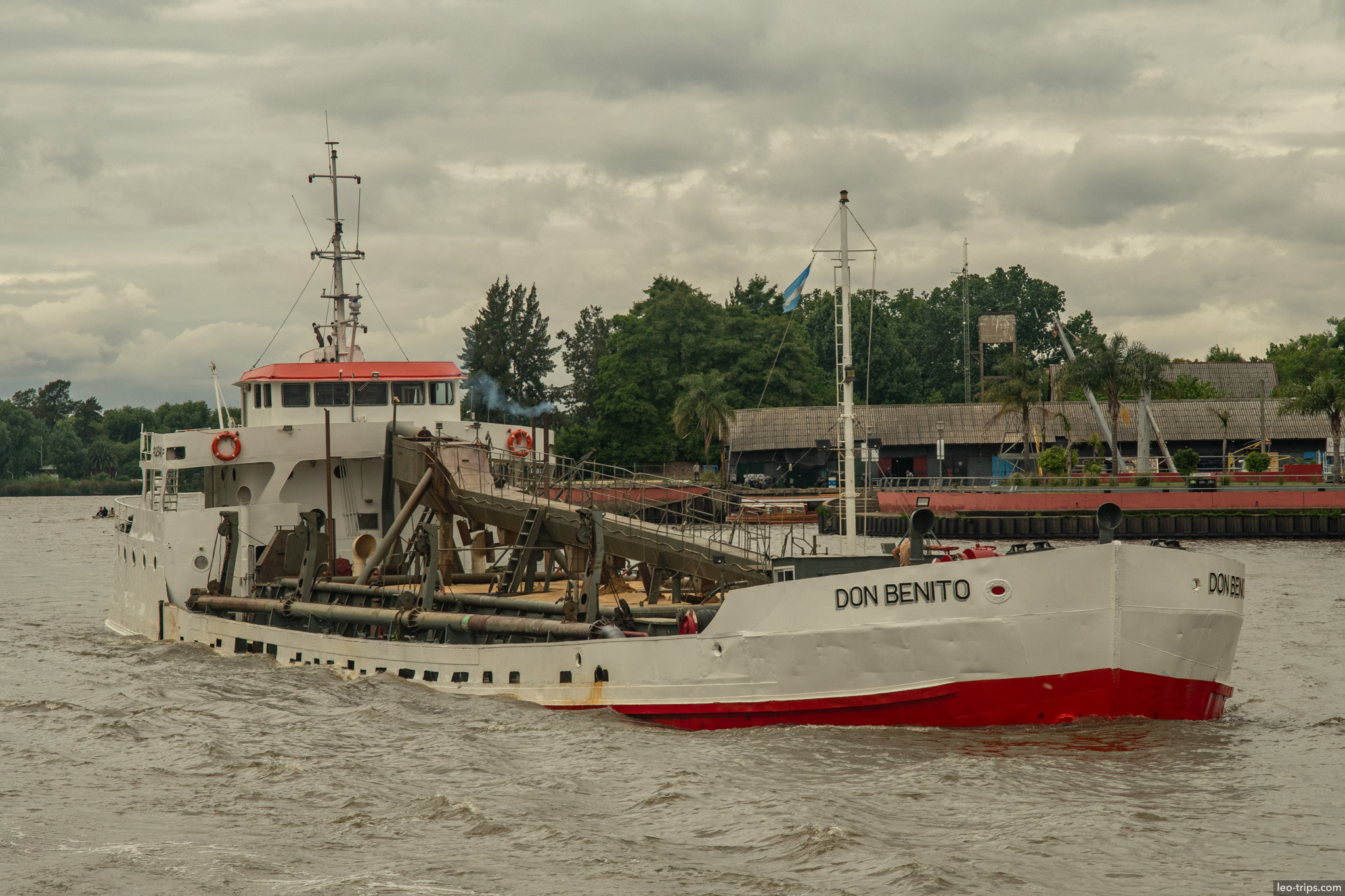 don benito dredging vessel river tigre