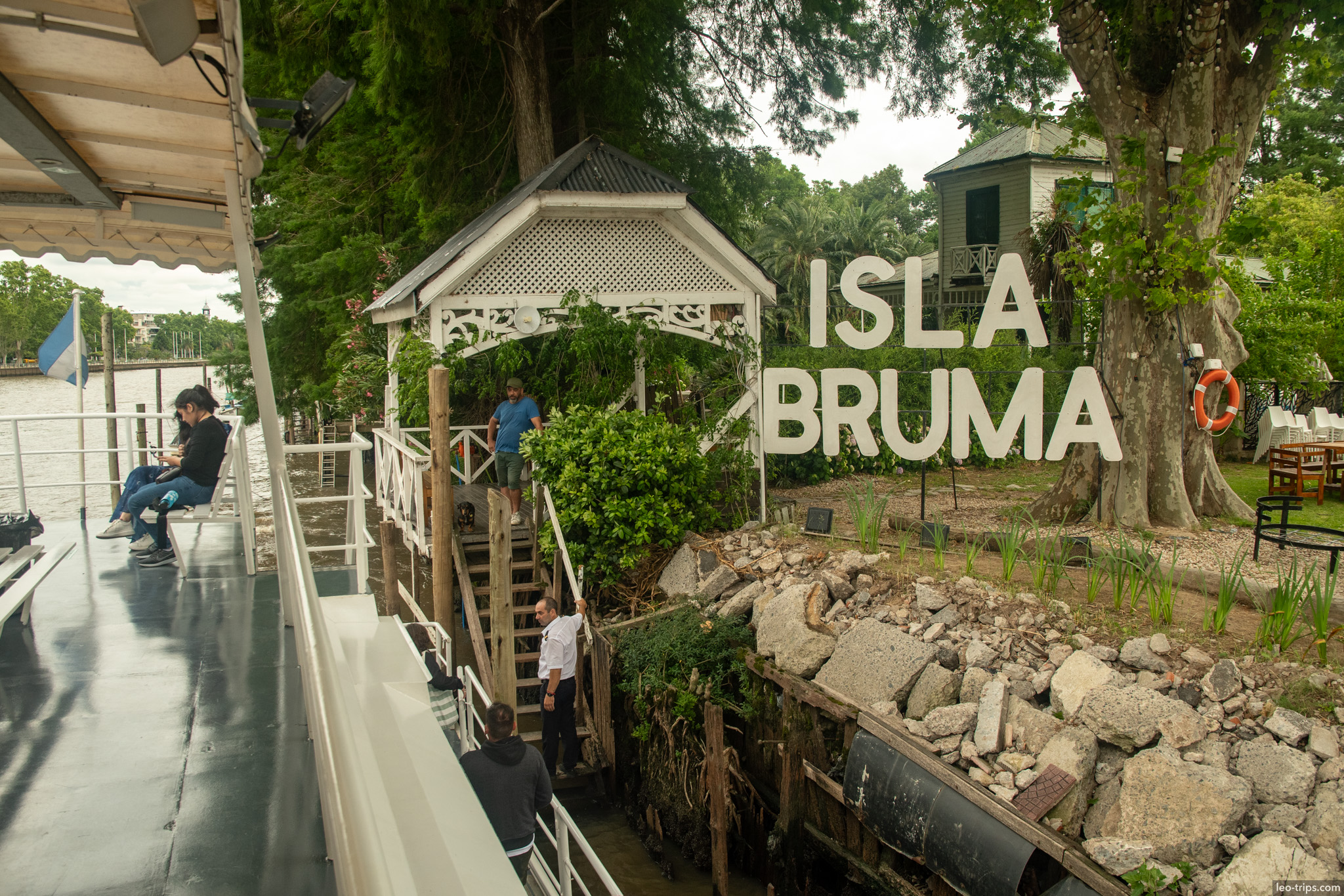 isla bruma entrance boat dock tigre