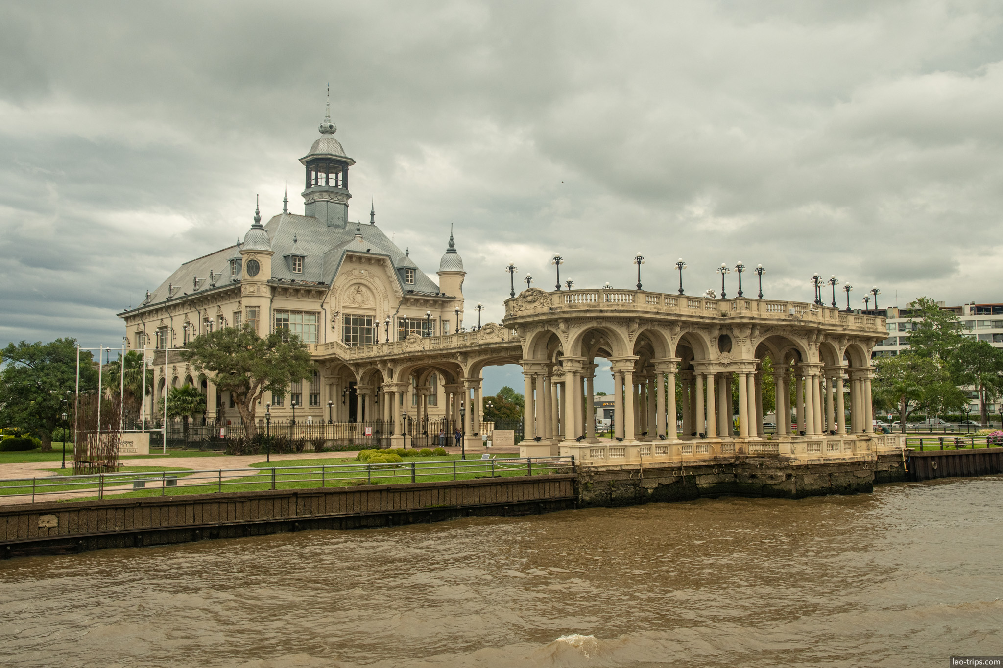 museo de arte tigre mat colonnade tigre