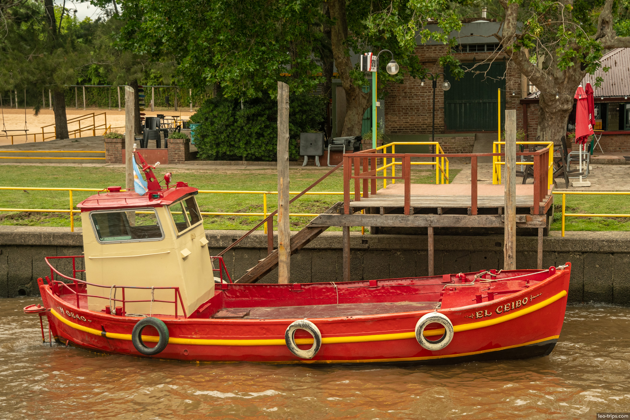 red tugboat el ceibo docked tigre