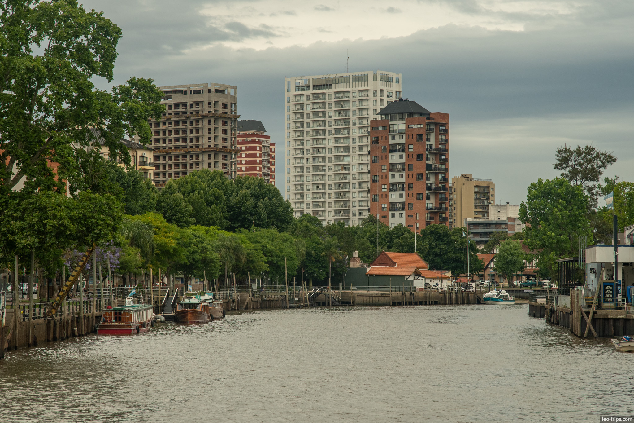rio tigre canal high rise buildings tigre