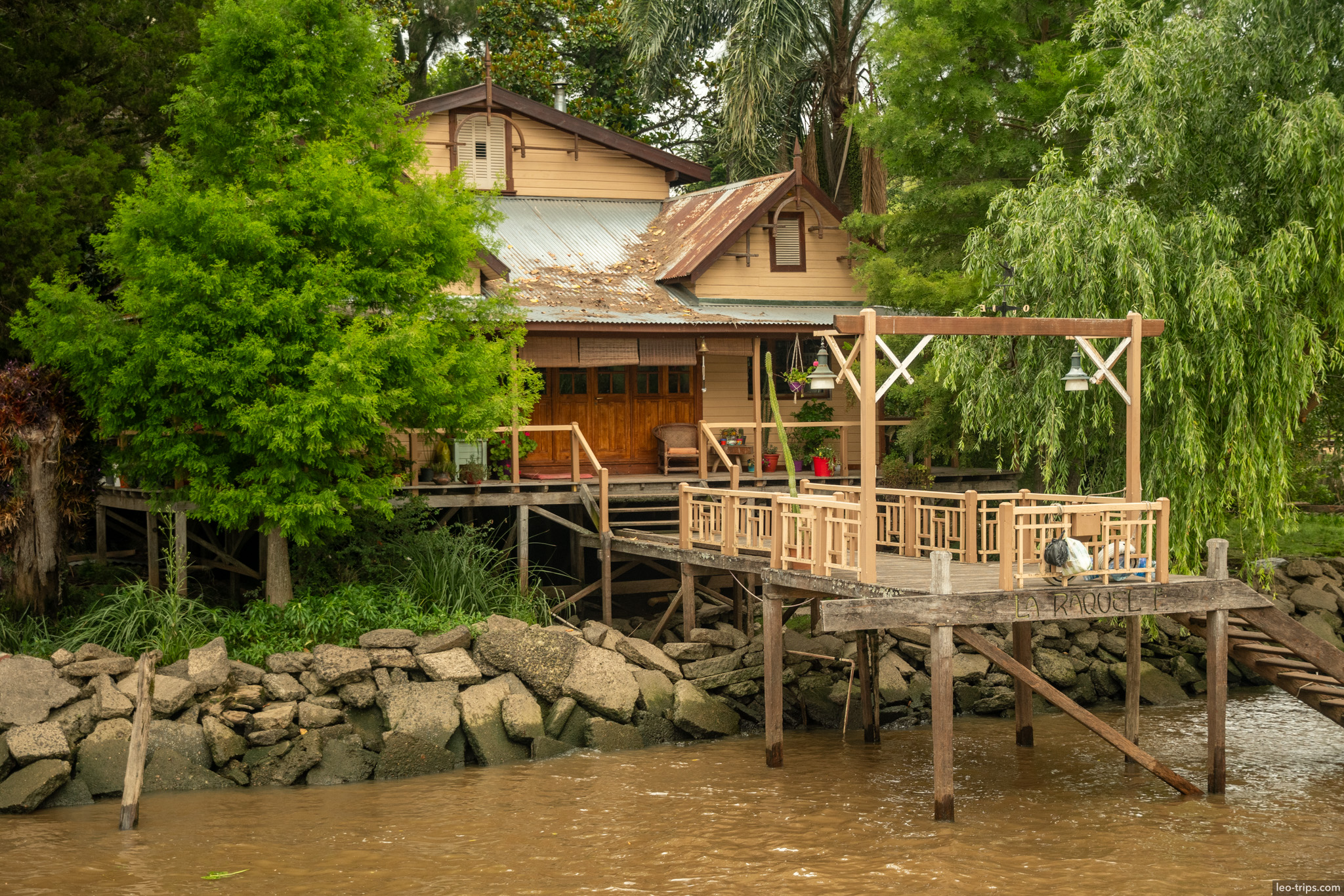 wooden delta house dock raquel tigre