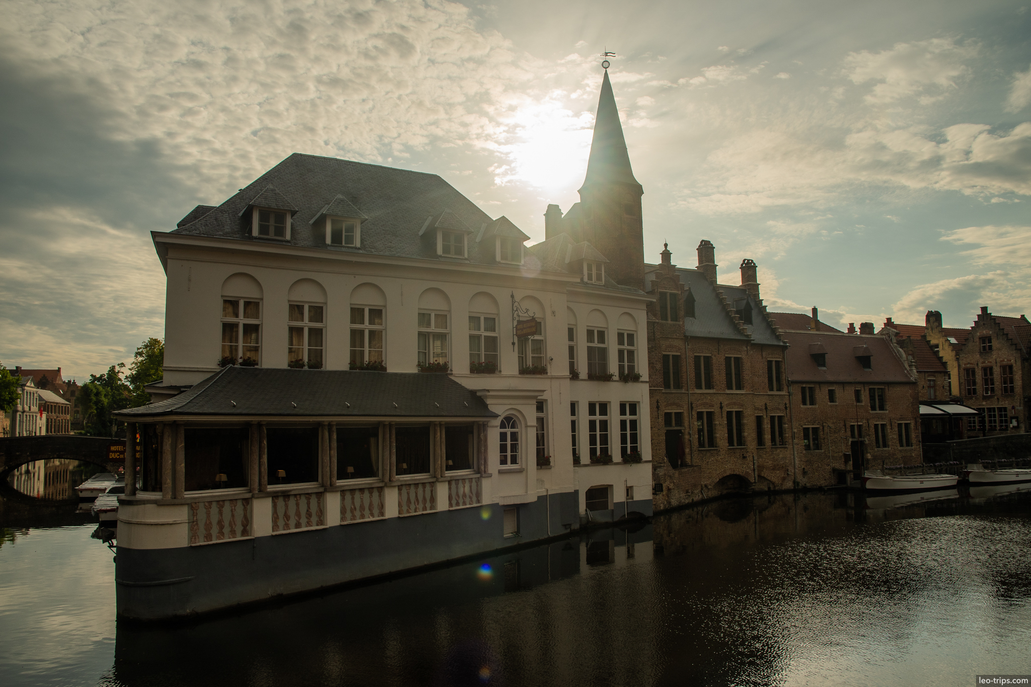 bruges canal sunset hotel restaurant terrace backlight bruges