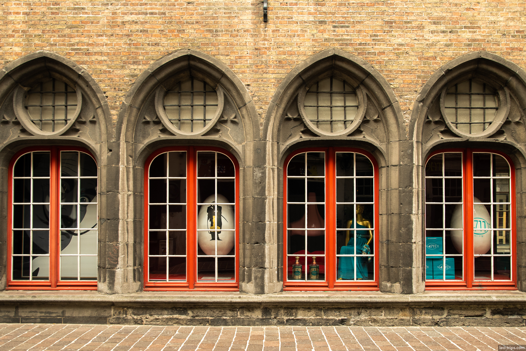 bruges gothic arched windows red frames shop display bruges