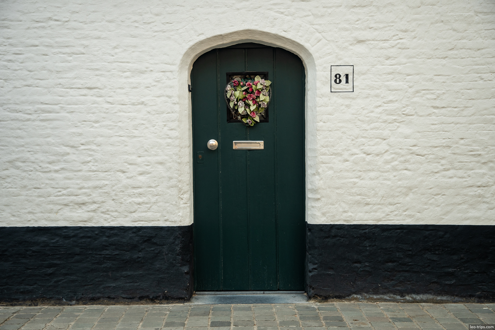 bruges green door house 81 whitewashed wall bruges