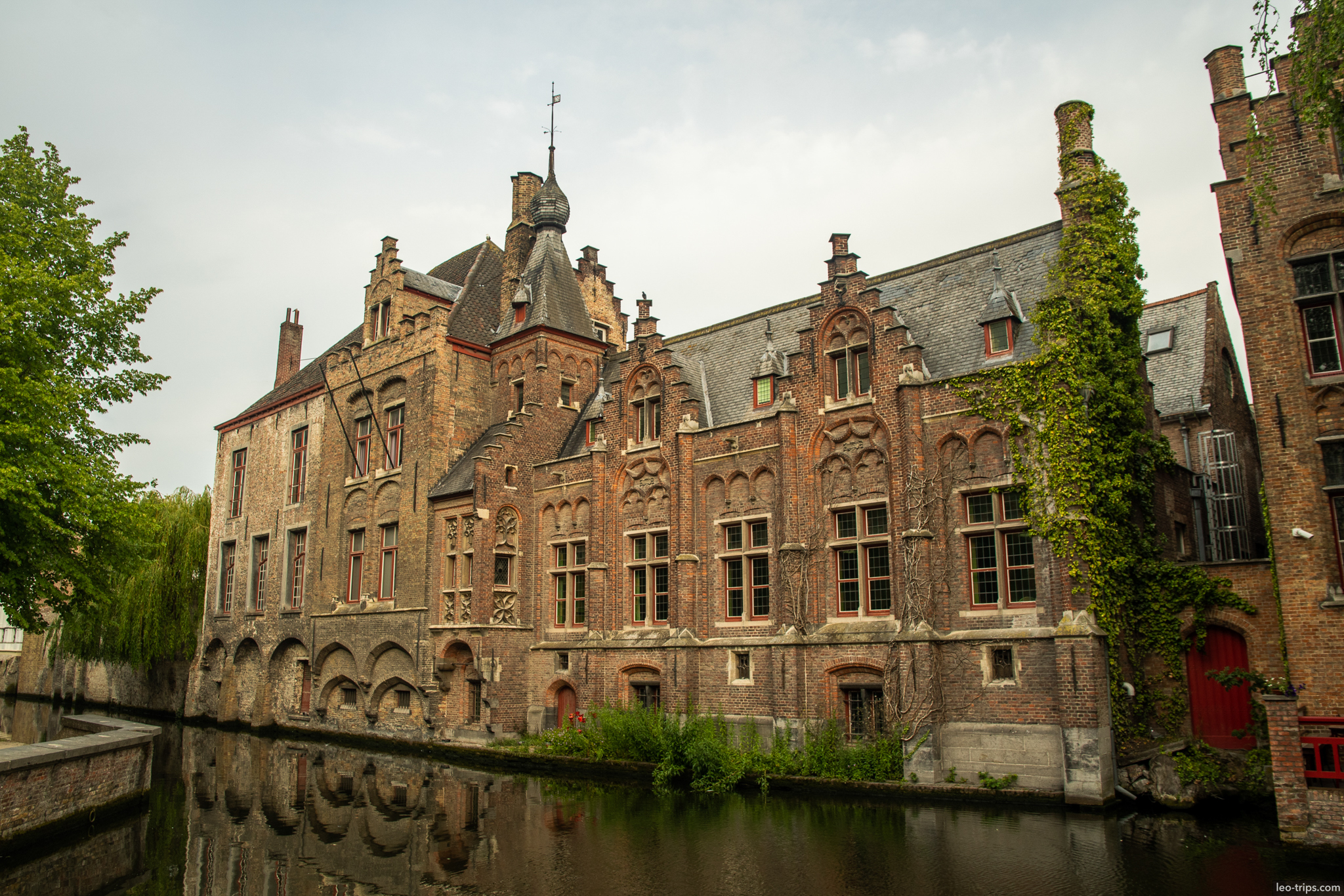 bruges landhuis brugse vrije canal gothic palace bruges