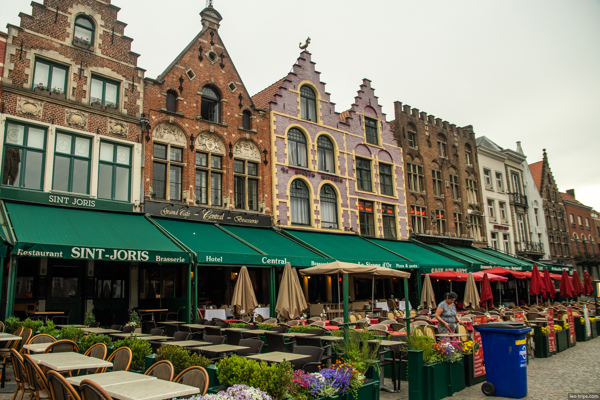 bruges markt sint joris restaurant row green awnings bruges