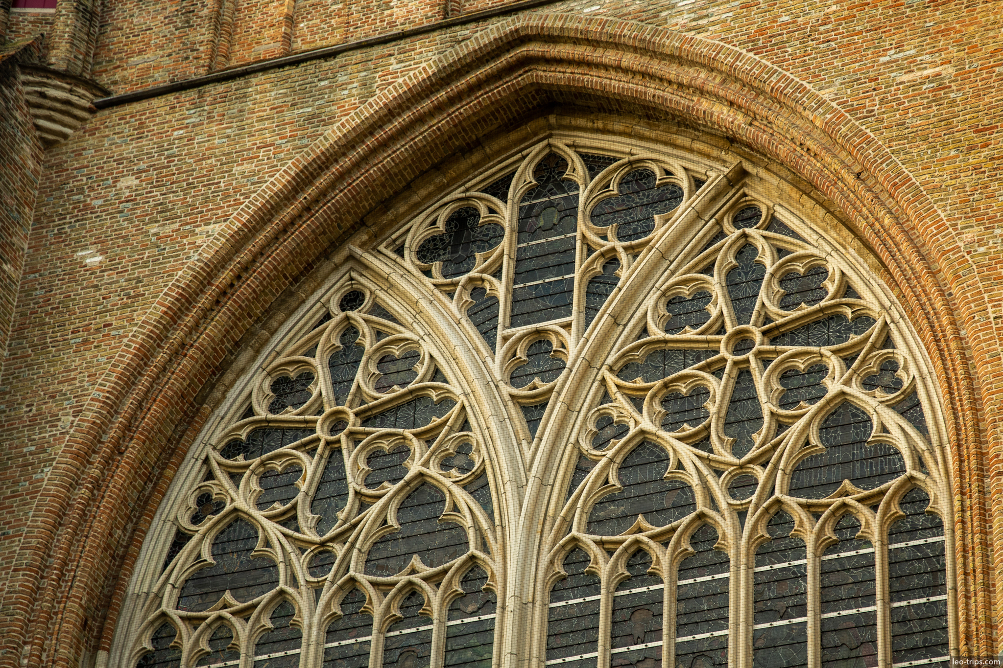 bruges onze lieve vrouwekerk gothic window tracery bruges