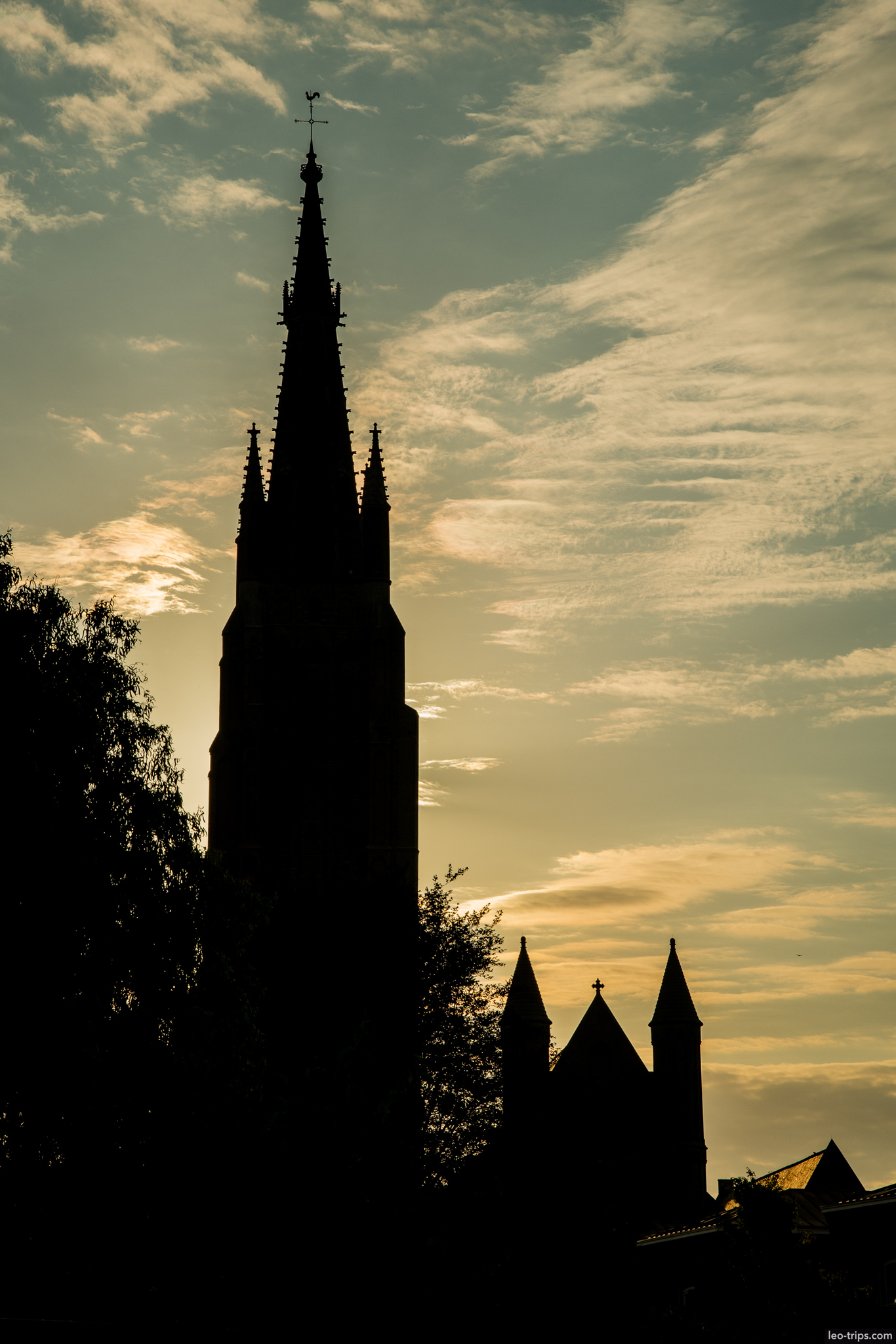bruges onze lieve vrouwekerk silhouette sunset bruges