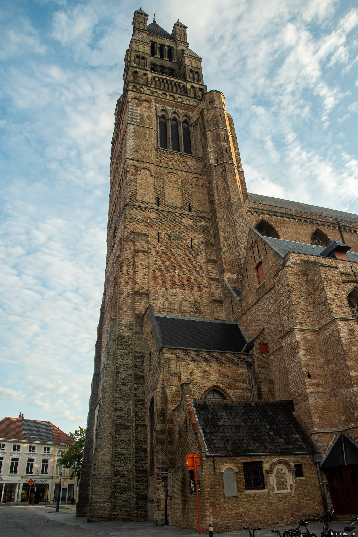 bruges onze lieve vrouwekerk tower closeup bruges