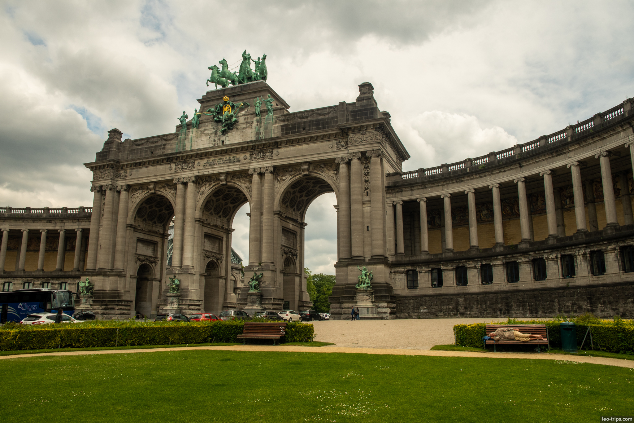 brussels cinquantenaire triumphal arch colonnade brussels