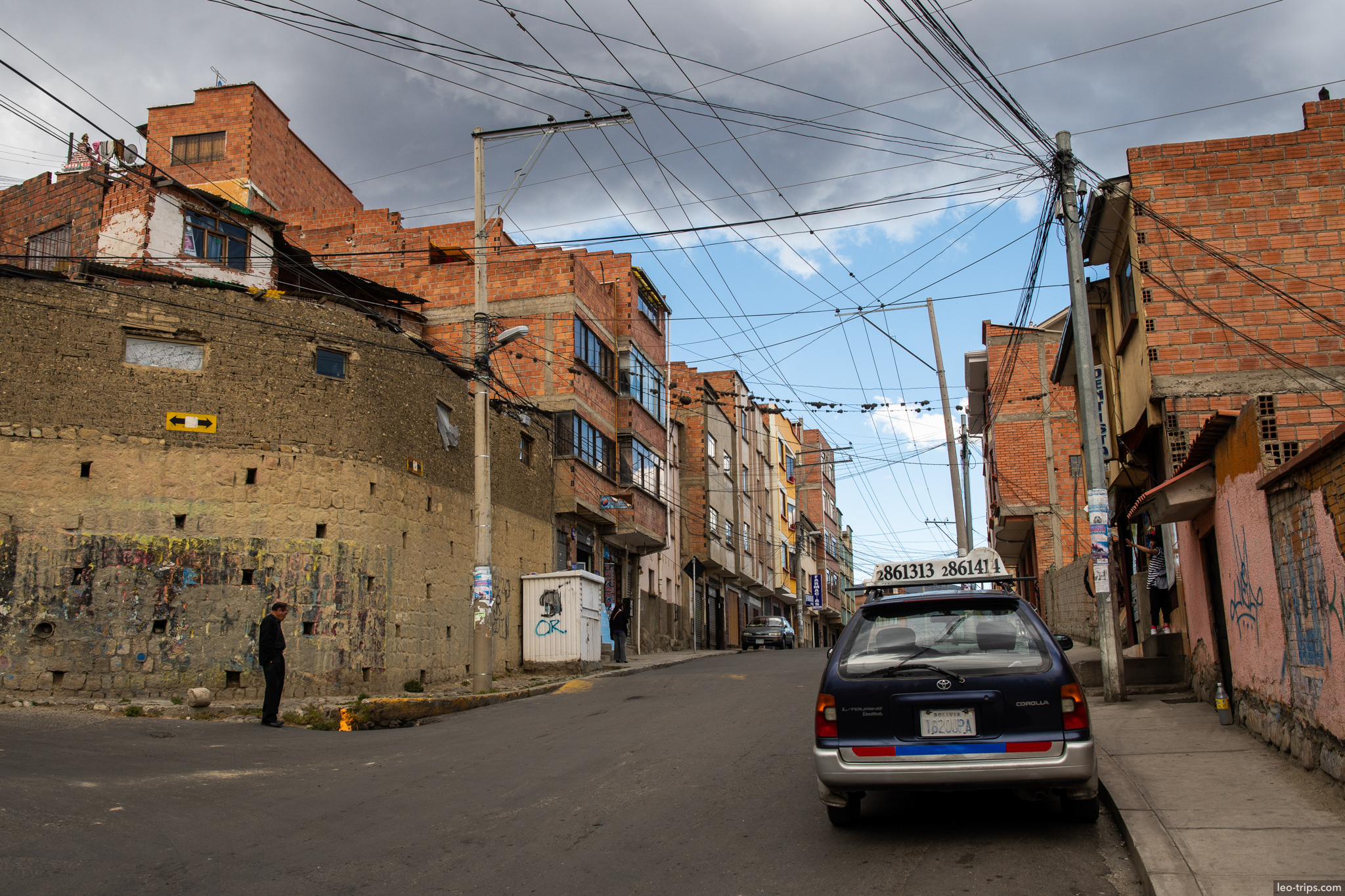 la paz street level taxi wires la paz