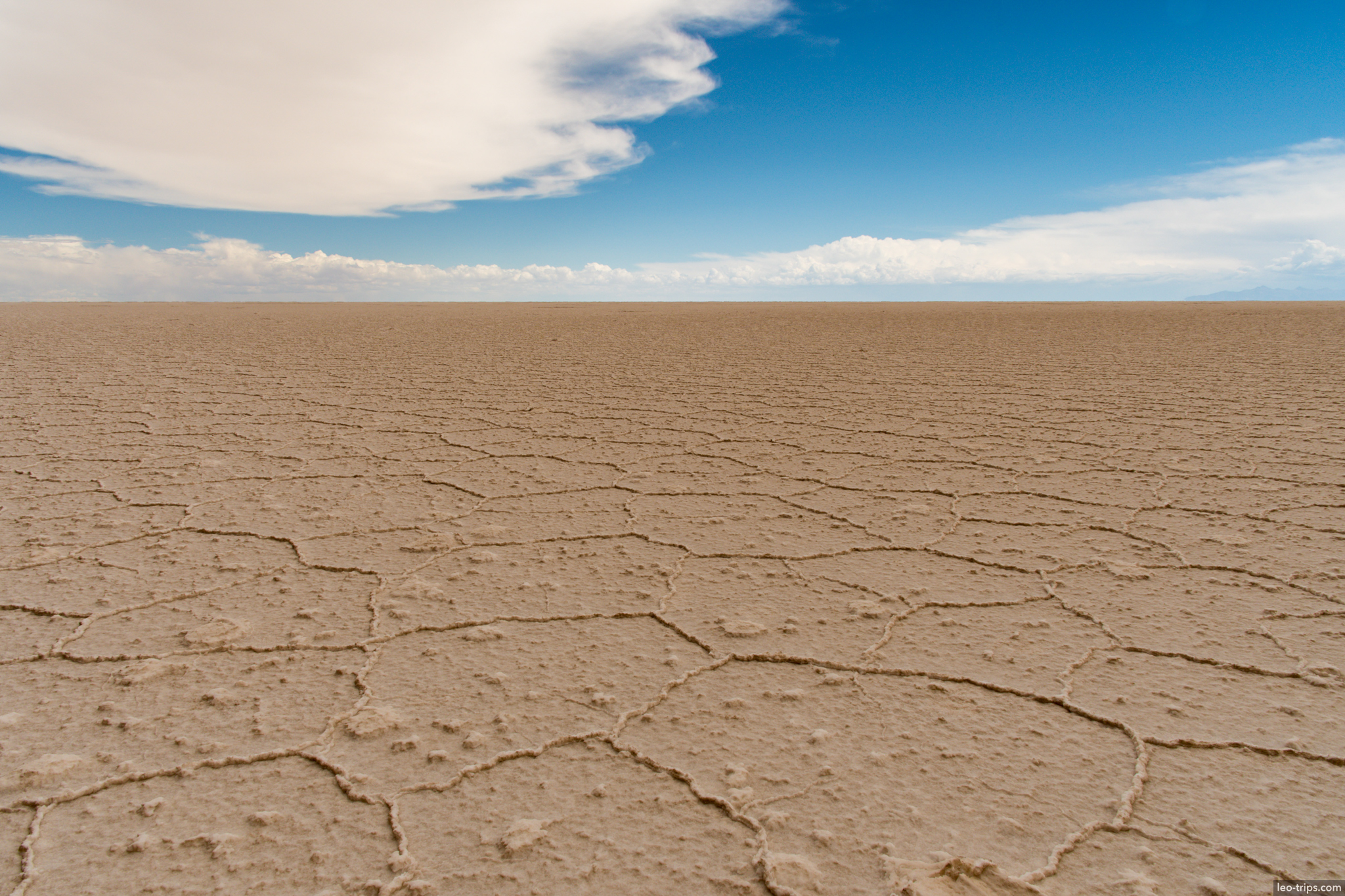 salar de uyuni cracked salt crust ground level salar de uyuni