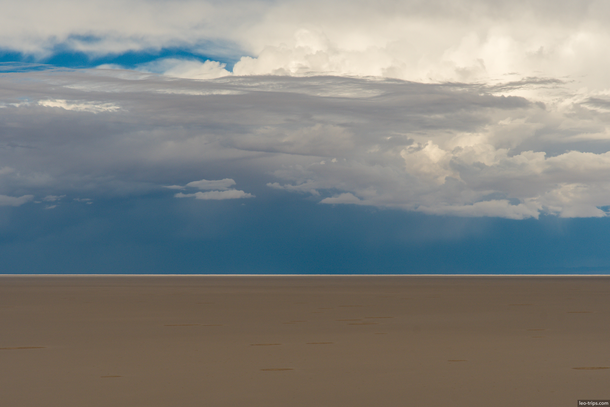 salar de uyuni dramatic cumulus clouds white flat salar de uyuni