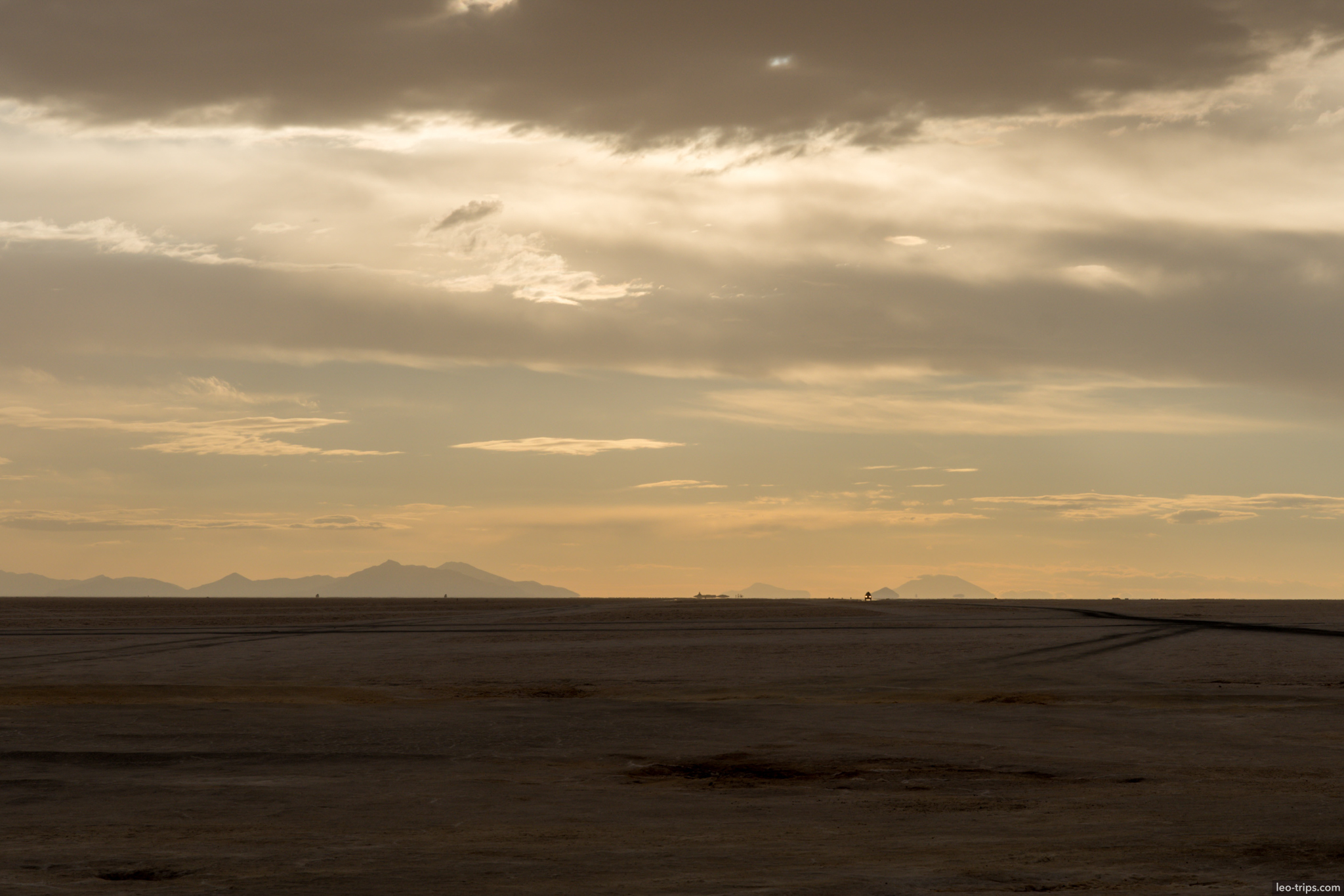 salar de uyuni dusk mountain silhouette road salar de uyuni