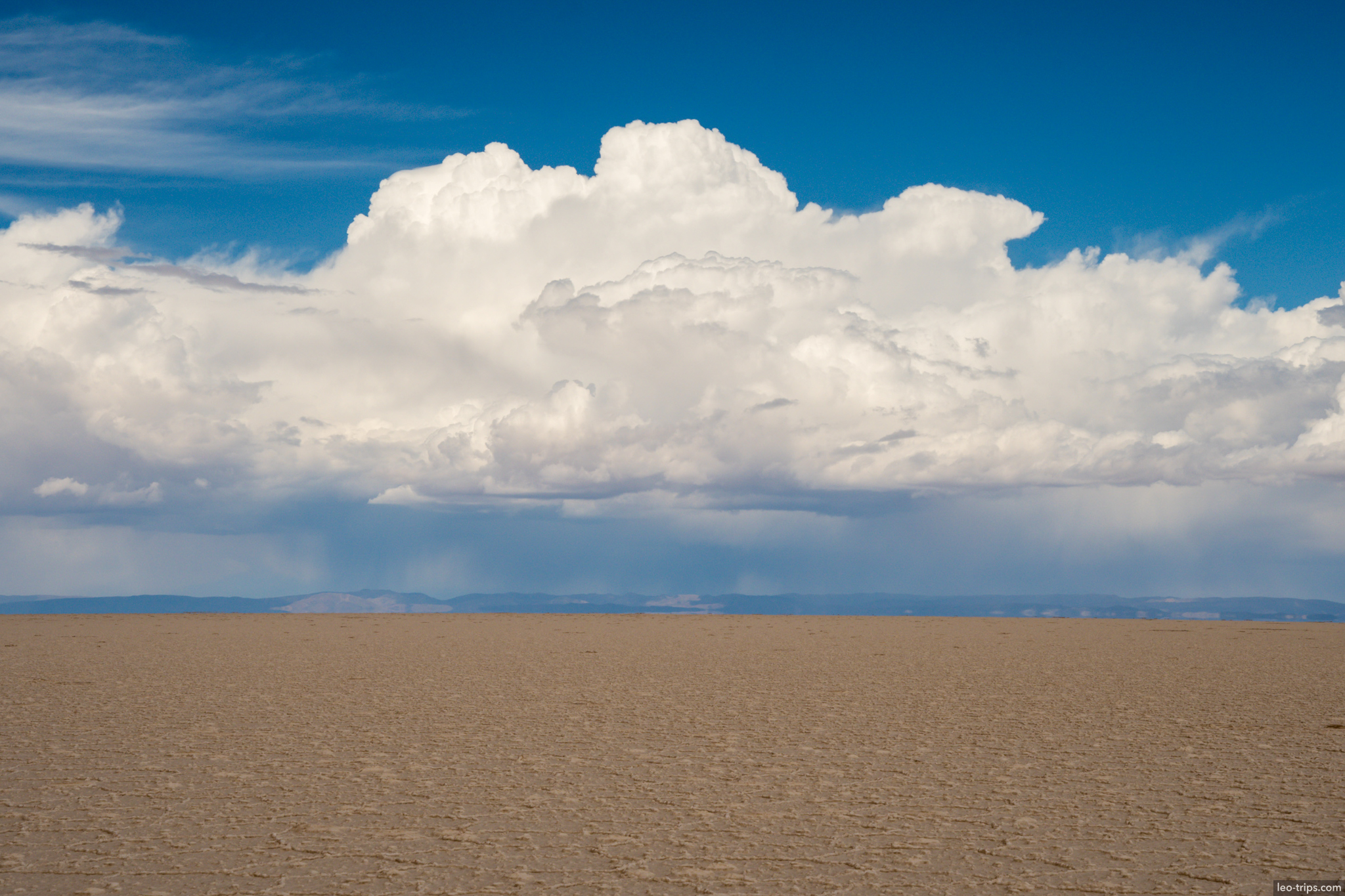salar de uyuni giant cumulonimbus cloud salar de uyuni