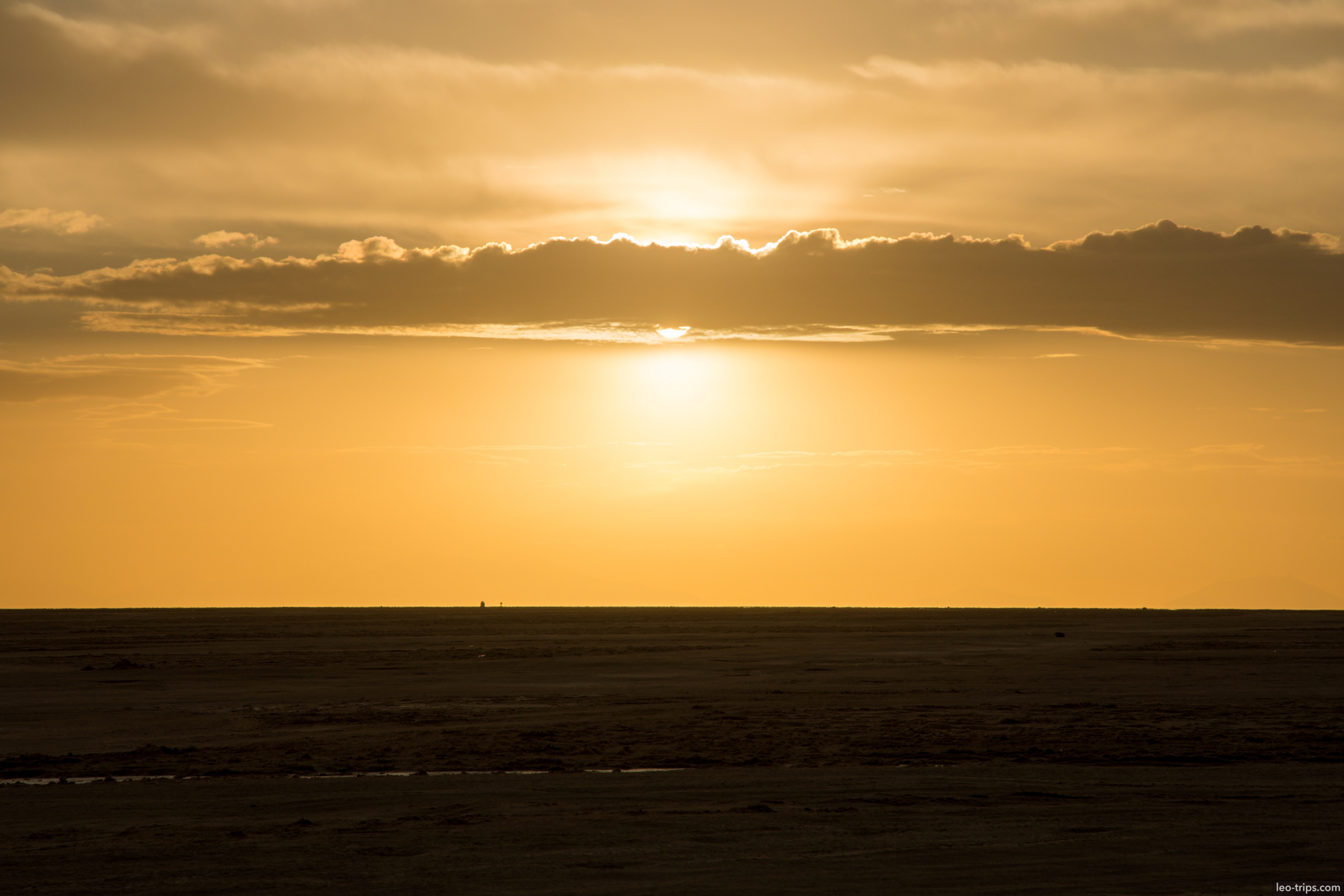 salar de uyuni golden hour sun behind cloud salar de uyuni