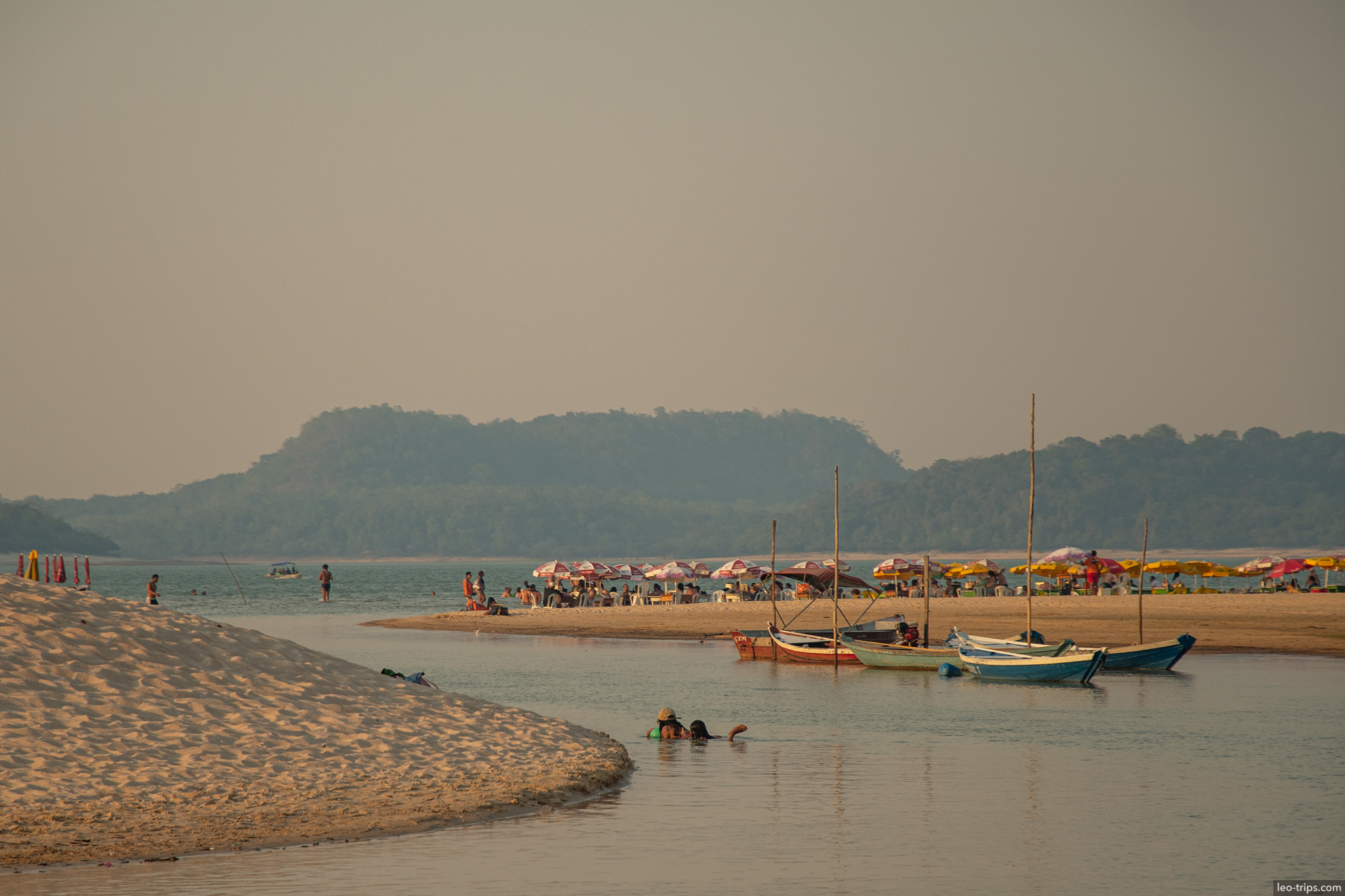 beach hill background evening alter do chao