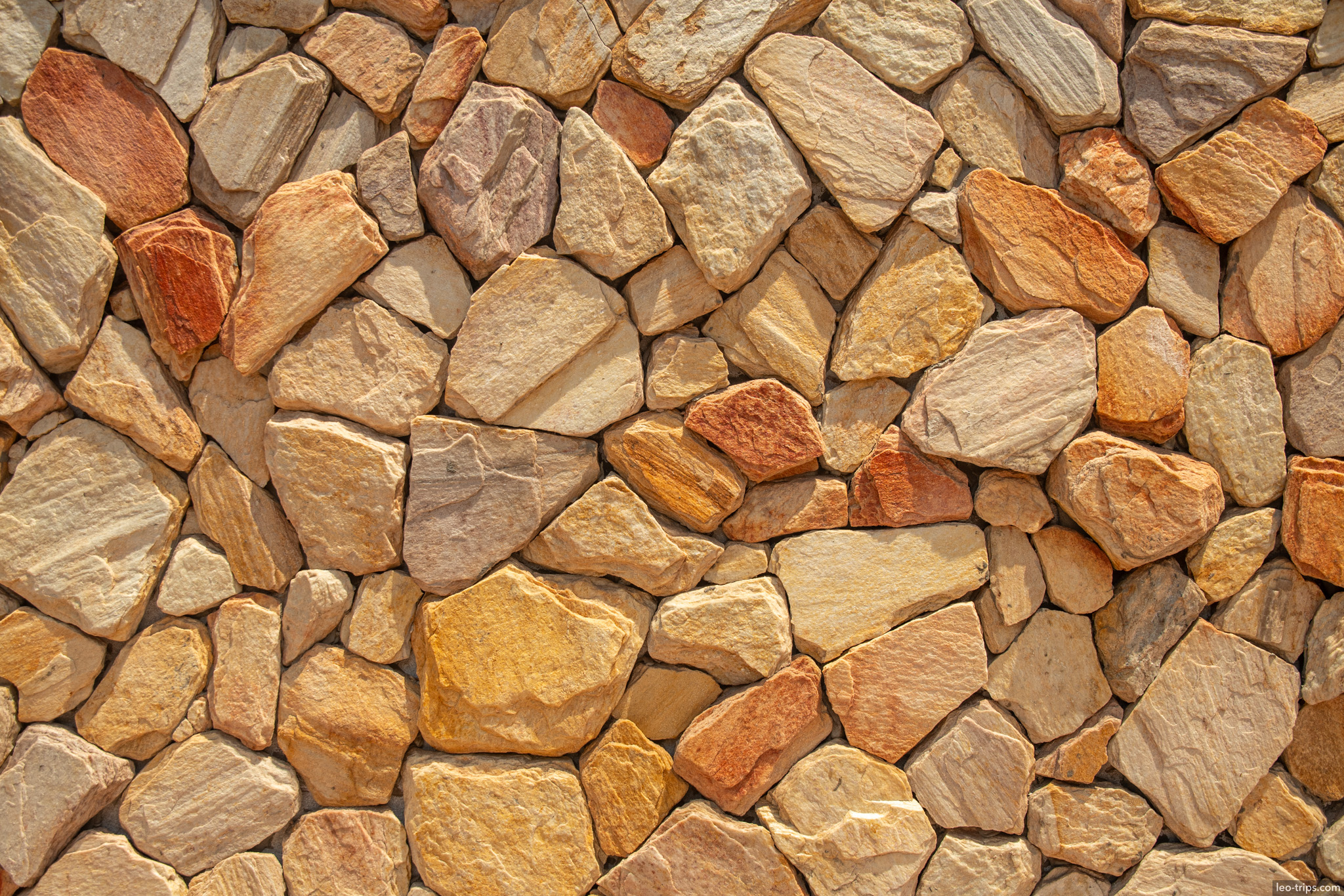 colorful stone wall pattern alter do chao