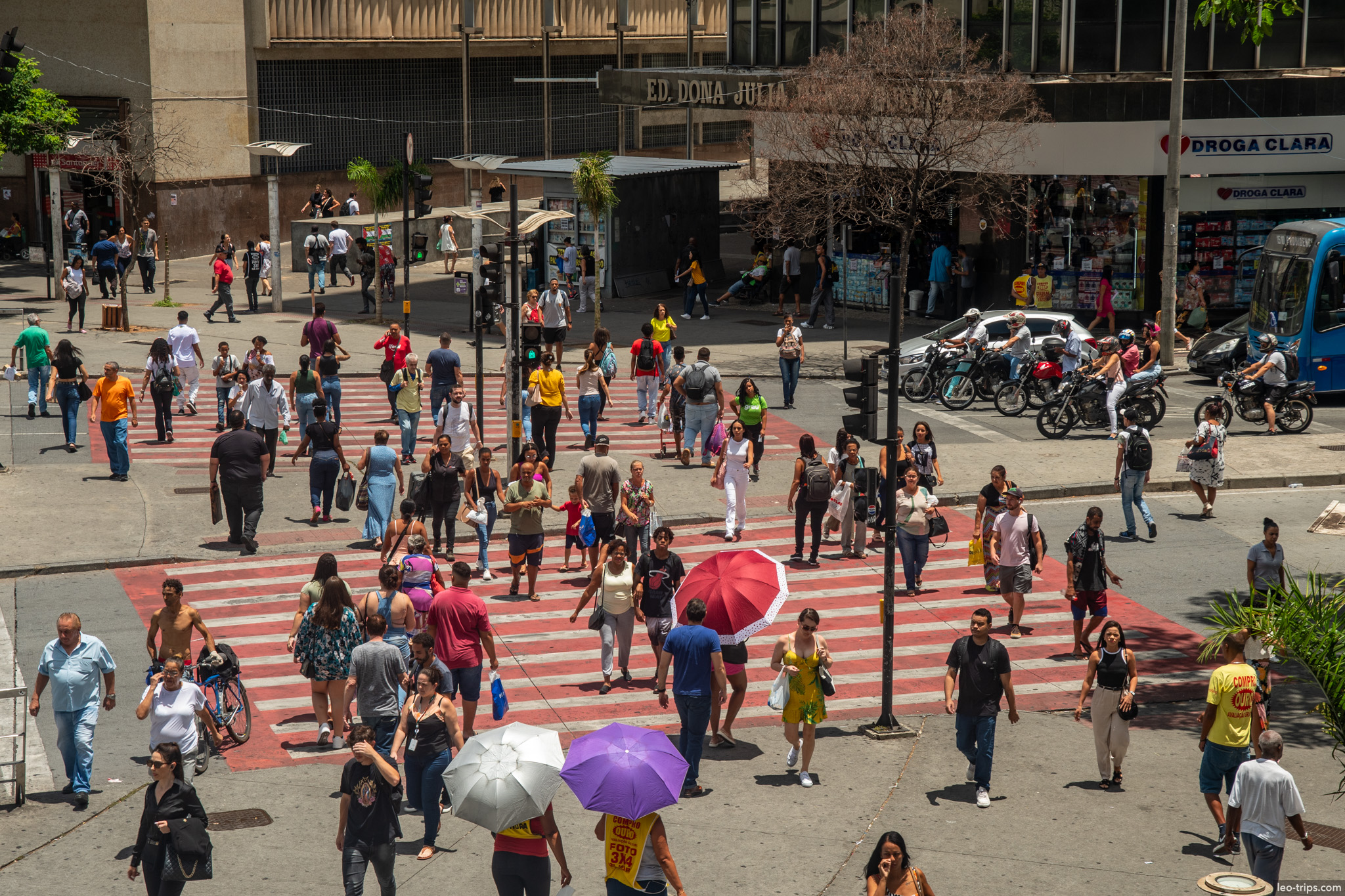 crowded pedestrian crosswalk downtown belo horizonte belo horizonte