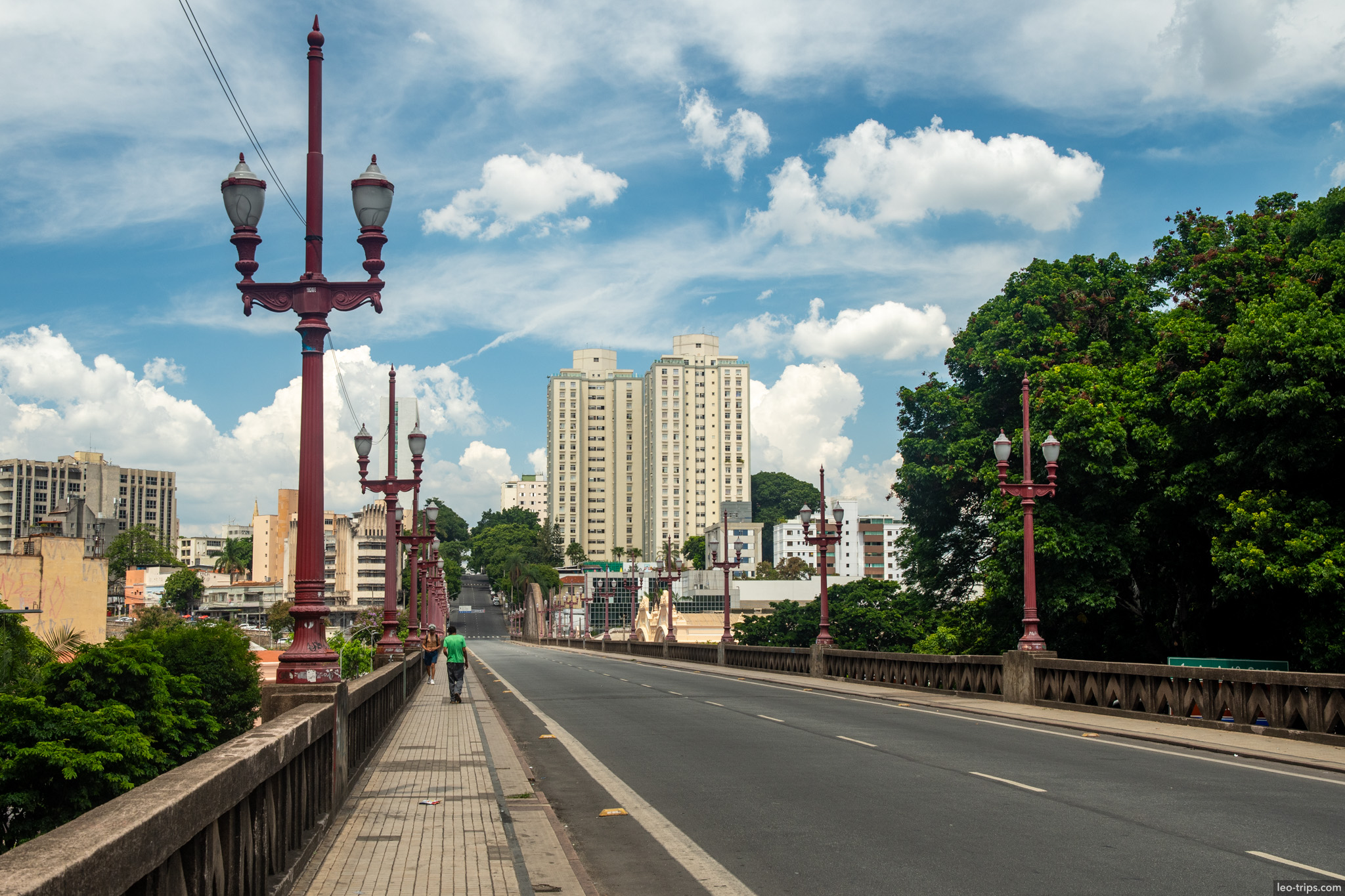viaduto santa tereza red lampposts belo horizonte