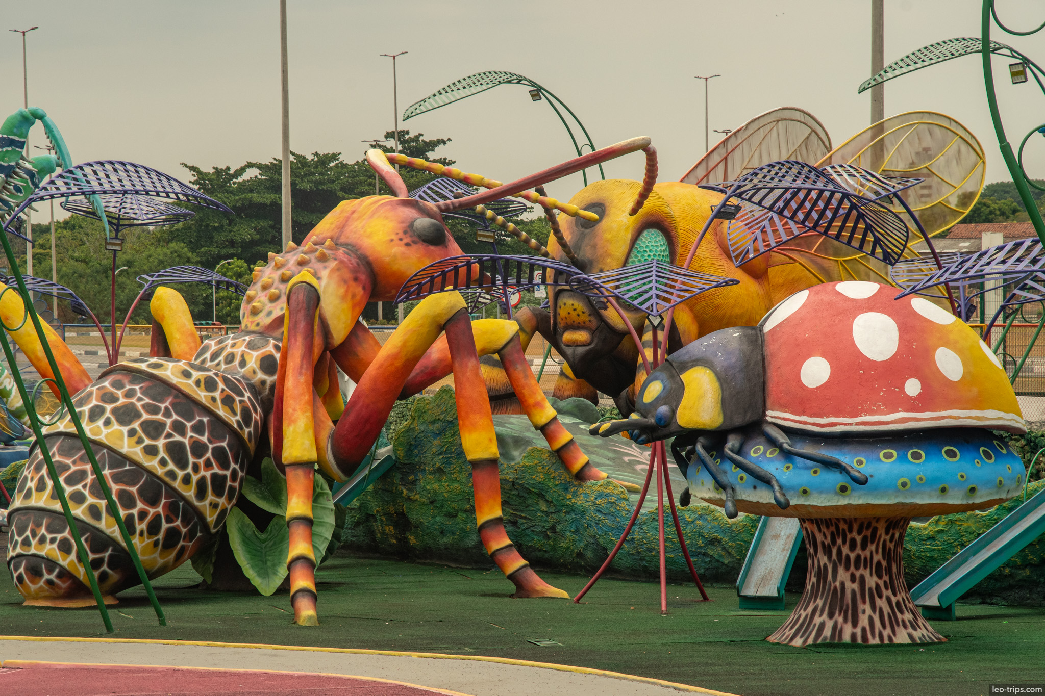 themed park insect sculptures boa vista