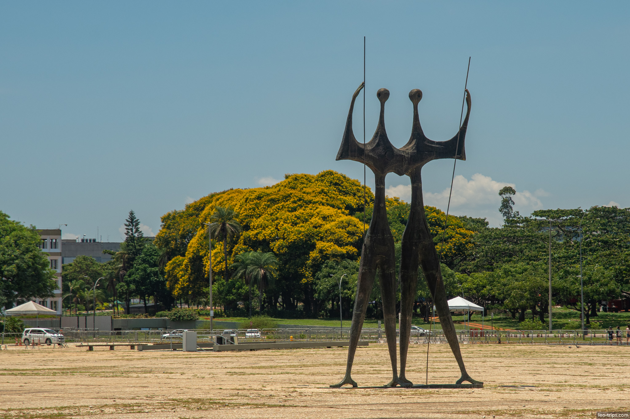 os candangos sculpture praca dos tres poderes brasilia
