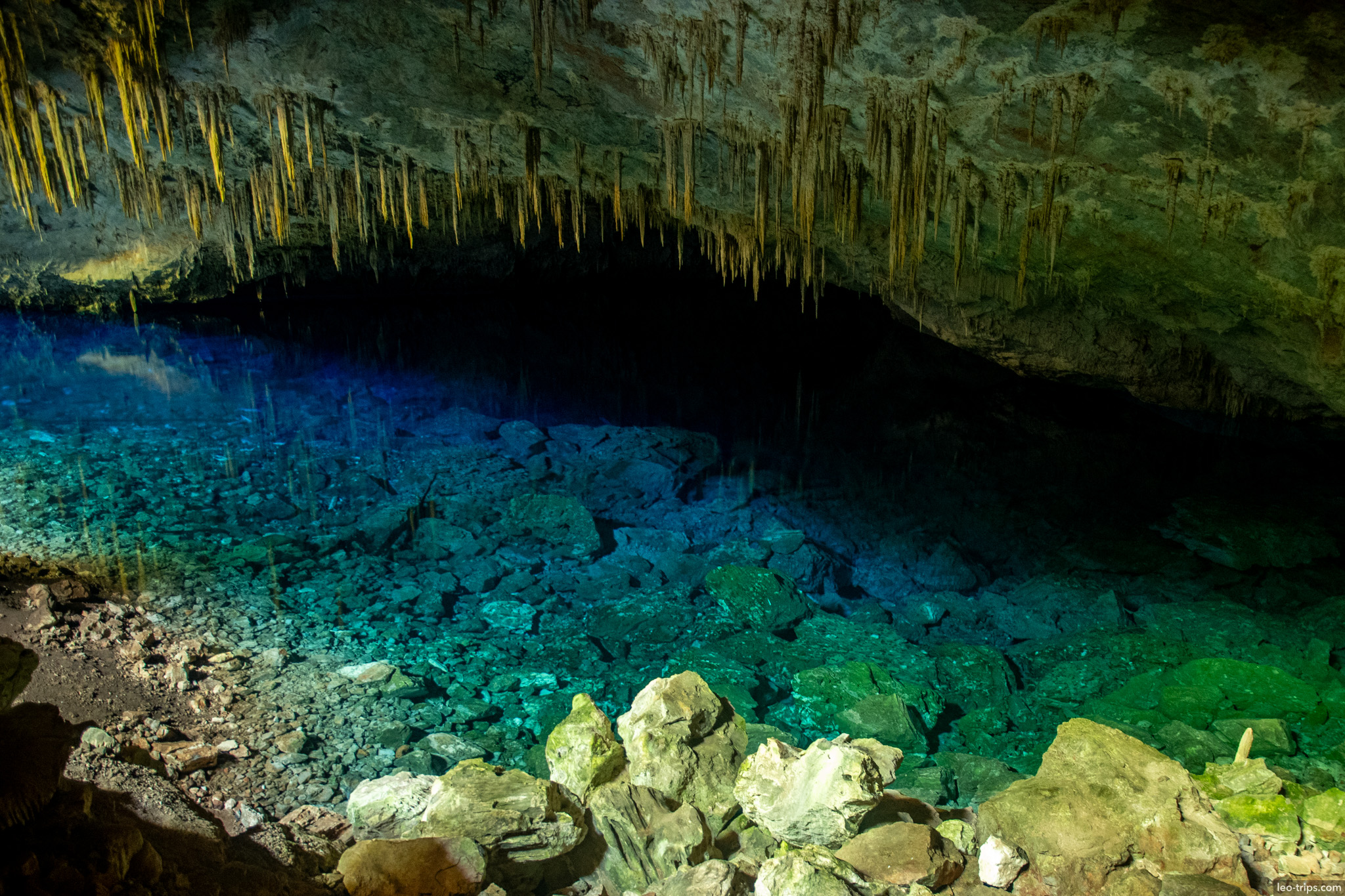 crystal clear blue water rocky lakebed gruta do lago azul gruta do lago azul