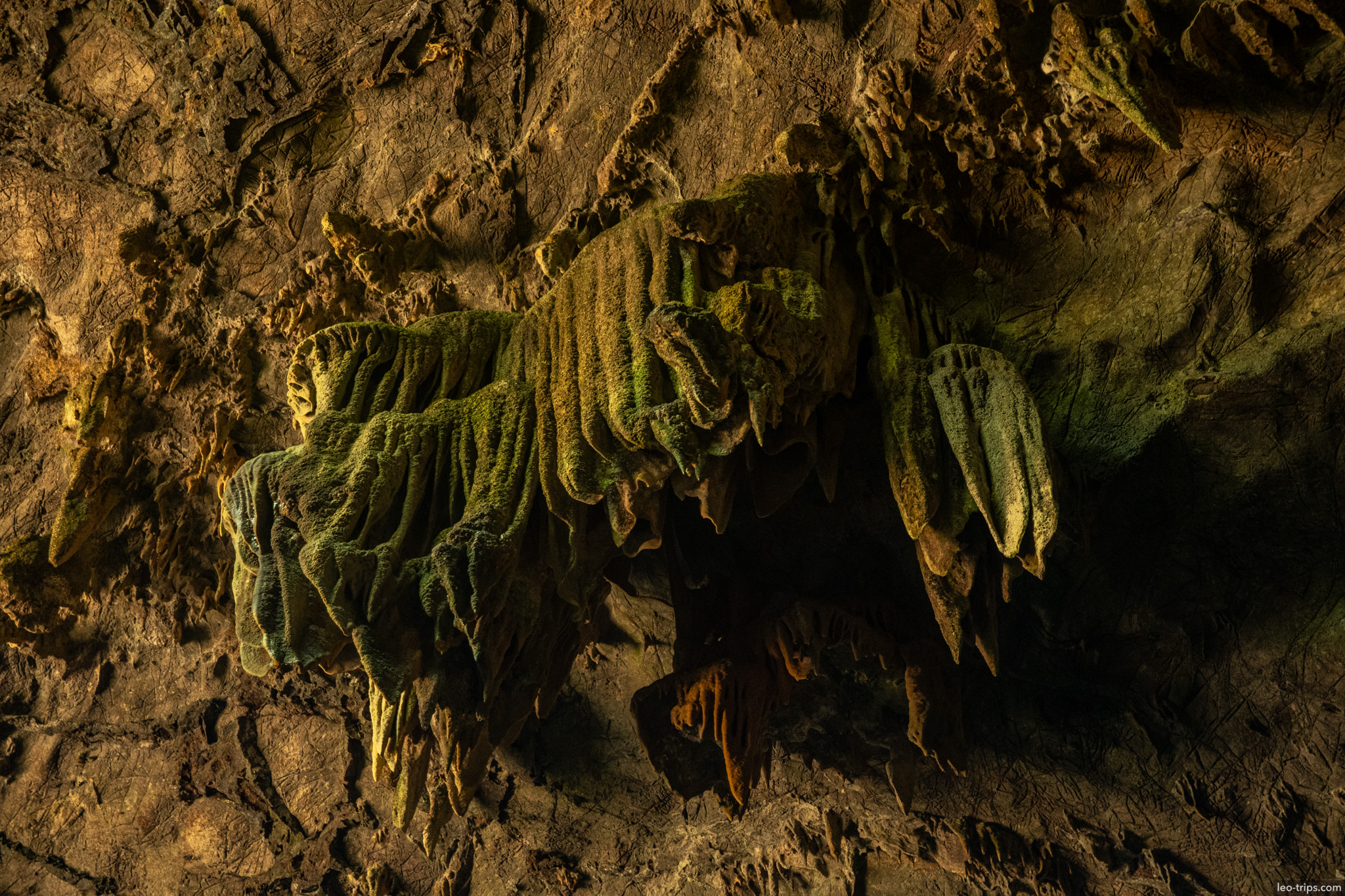 green flowstone drapery formation gruta do lago azul gruta do lago azul