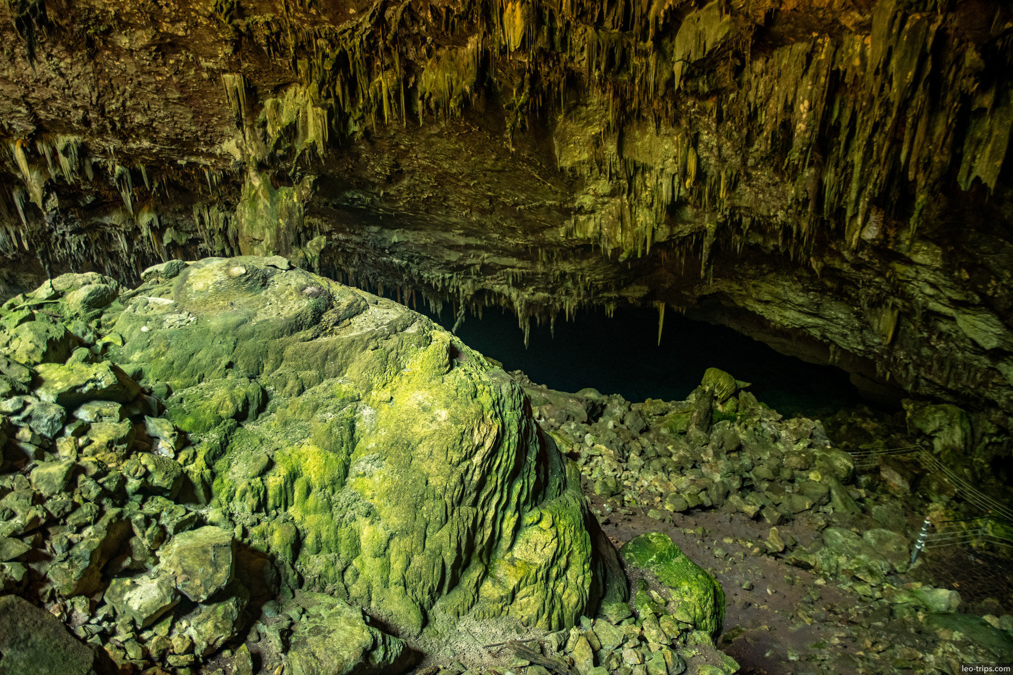 mossy boulder and dark cave lake gruta do lago azul gruta do lago azul