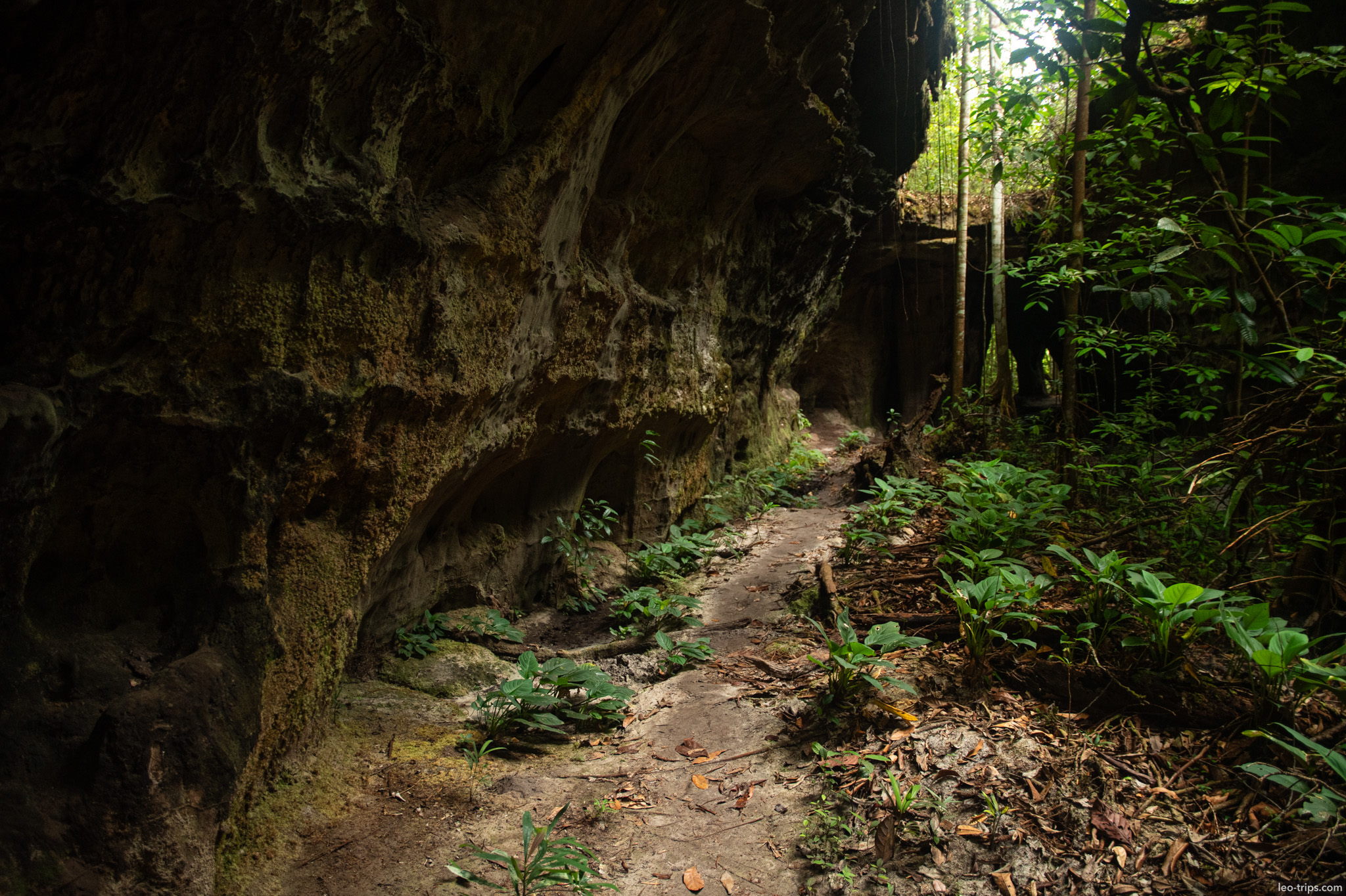 gruta interior rocky walls iracema waterfalls