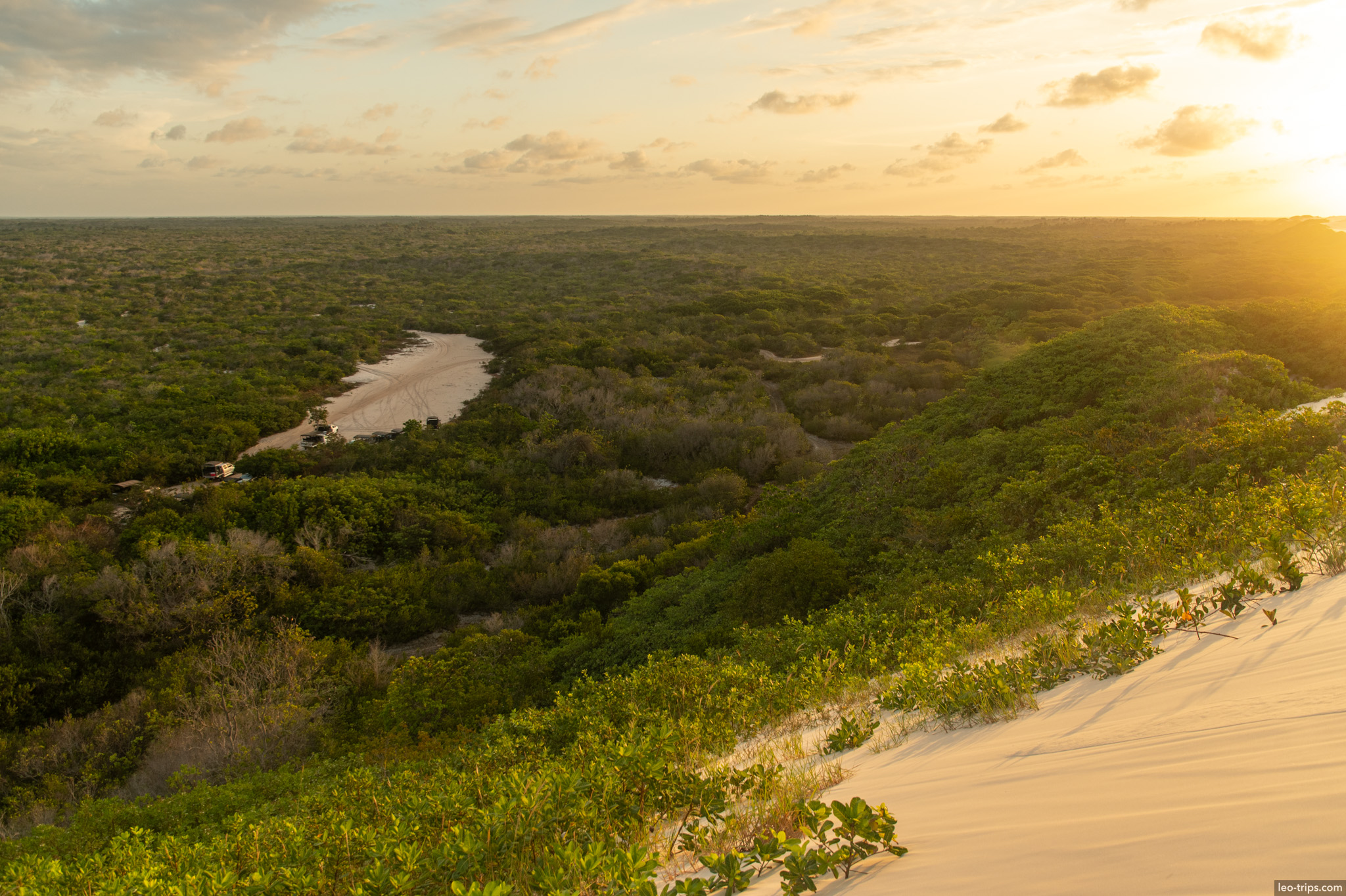 dune edge restinga sunset view lencois lencois maranhenses
