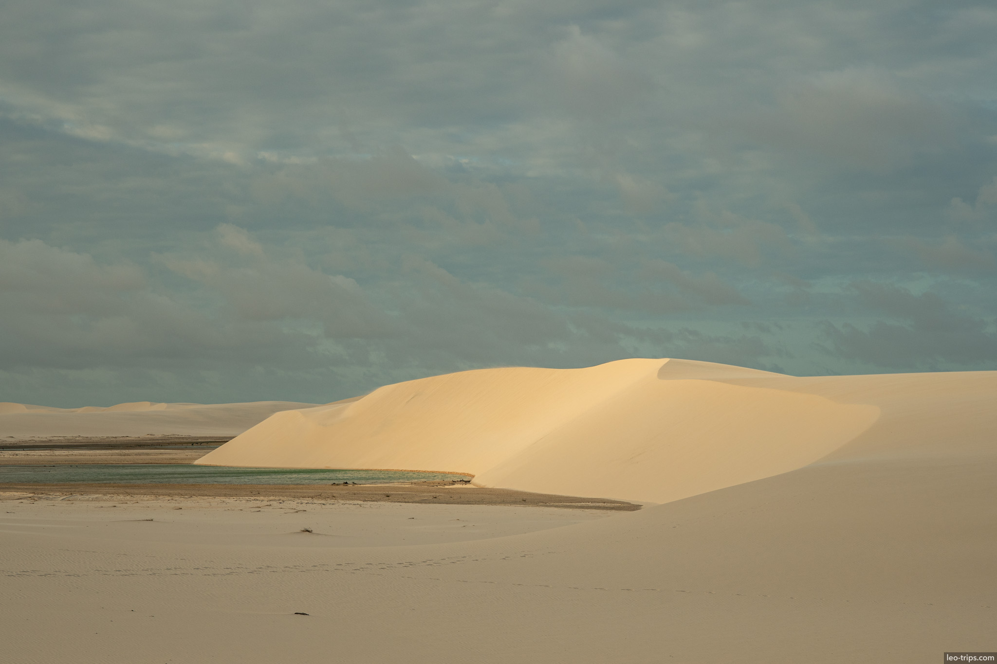 golden sand dune lagoon edge sunset light lencois lencois maranhenses