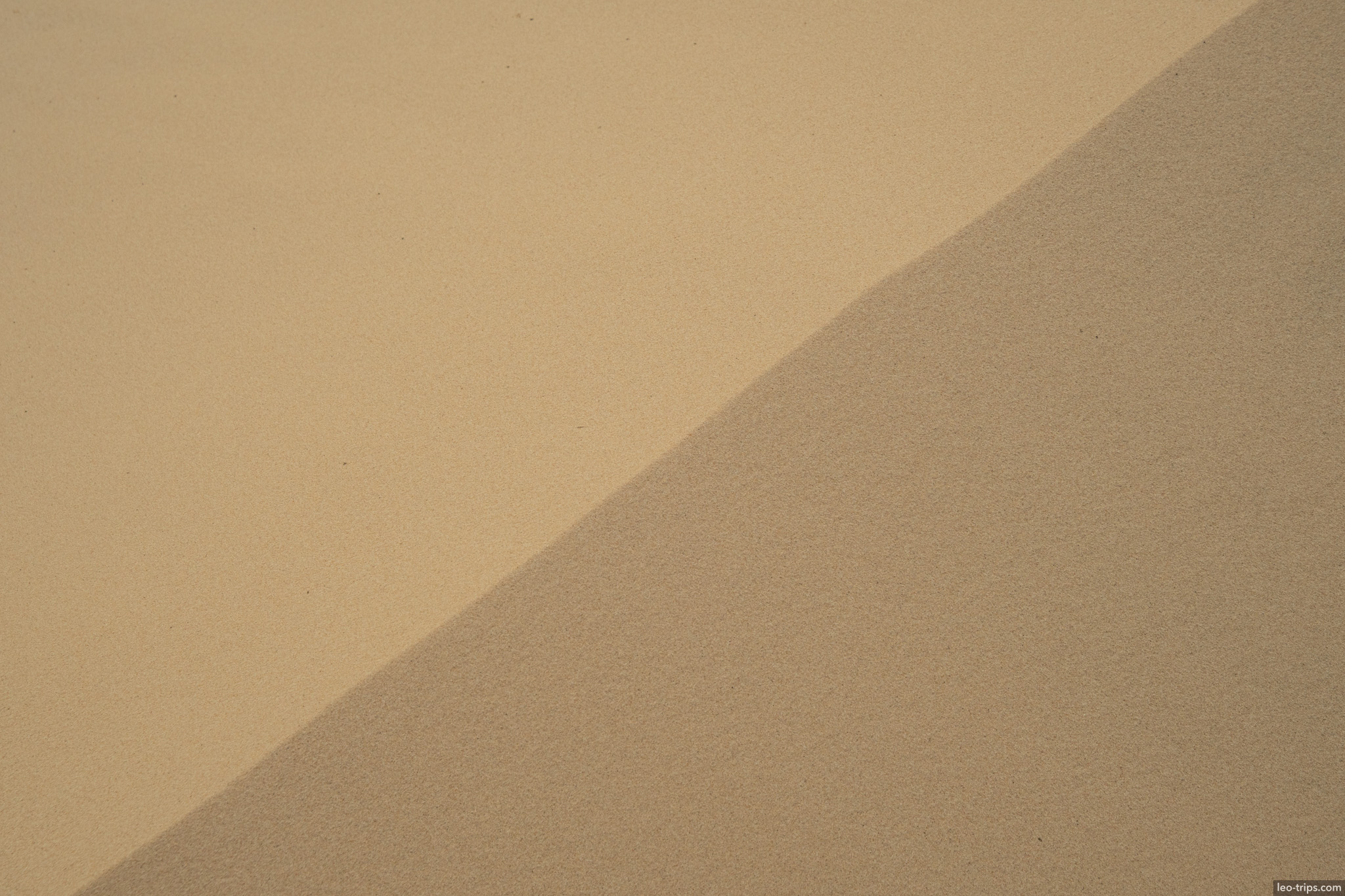 sand dune ridge shadow diagonal abstract lencois lencois maranhenses