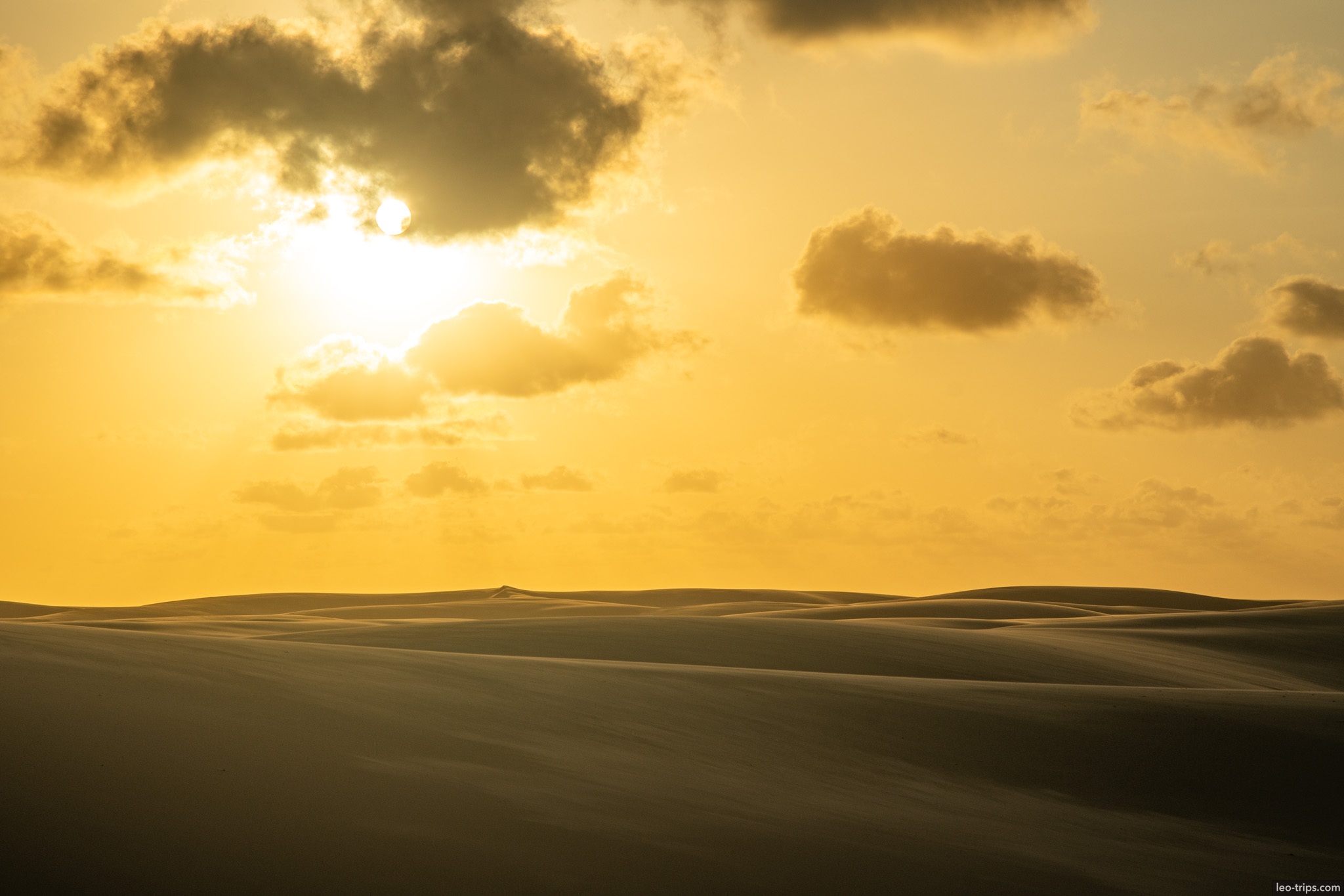 sunset over dunes golden sky lencois lencois maranhenses