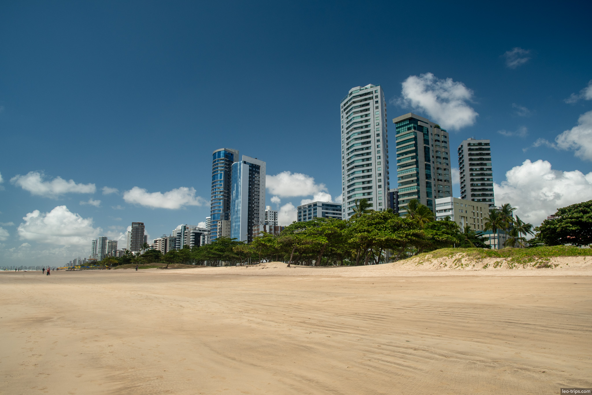 boa viagem beach wide sand skyscrapers recife recife