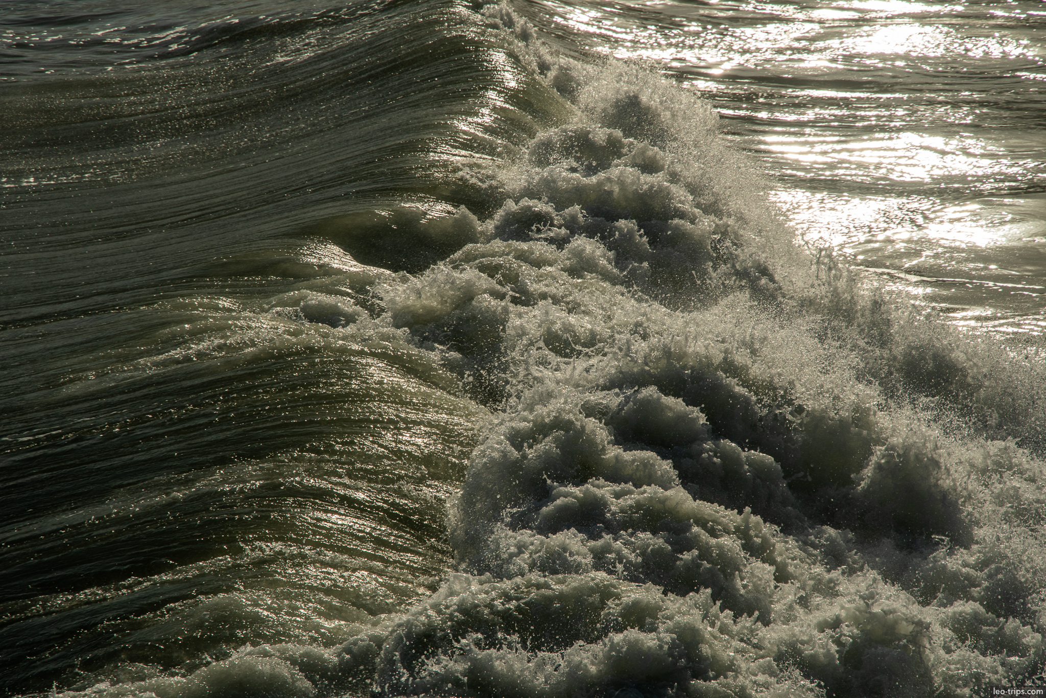 copacabana beach waves crashing rio de janeiro