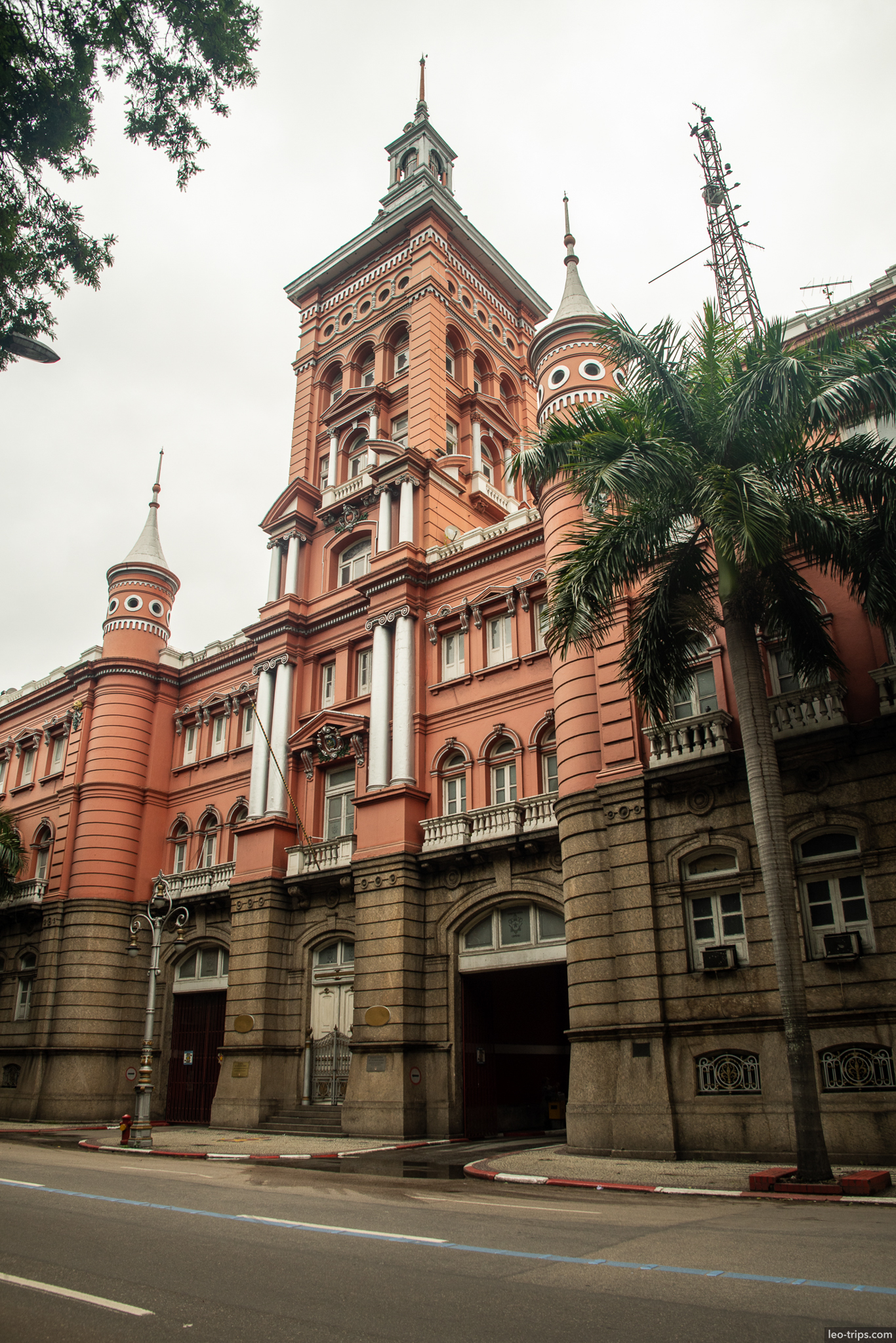 quartel general exercito red eclectic building rio rio de janeiro