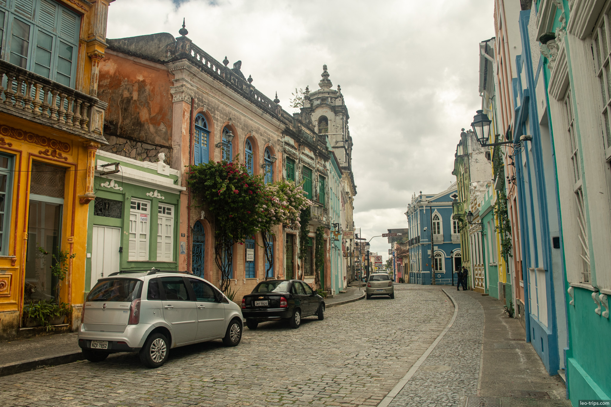 colorful colonial street cobblestones pelourinho salvador