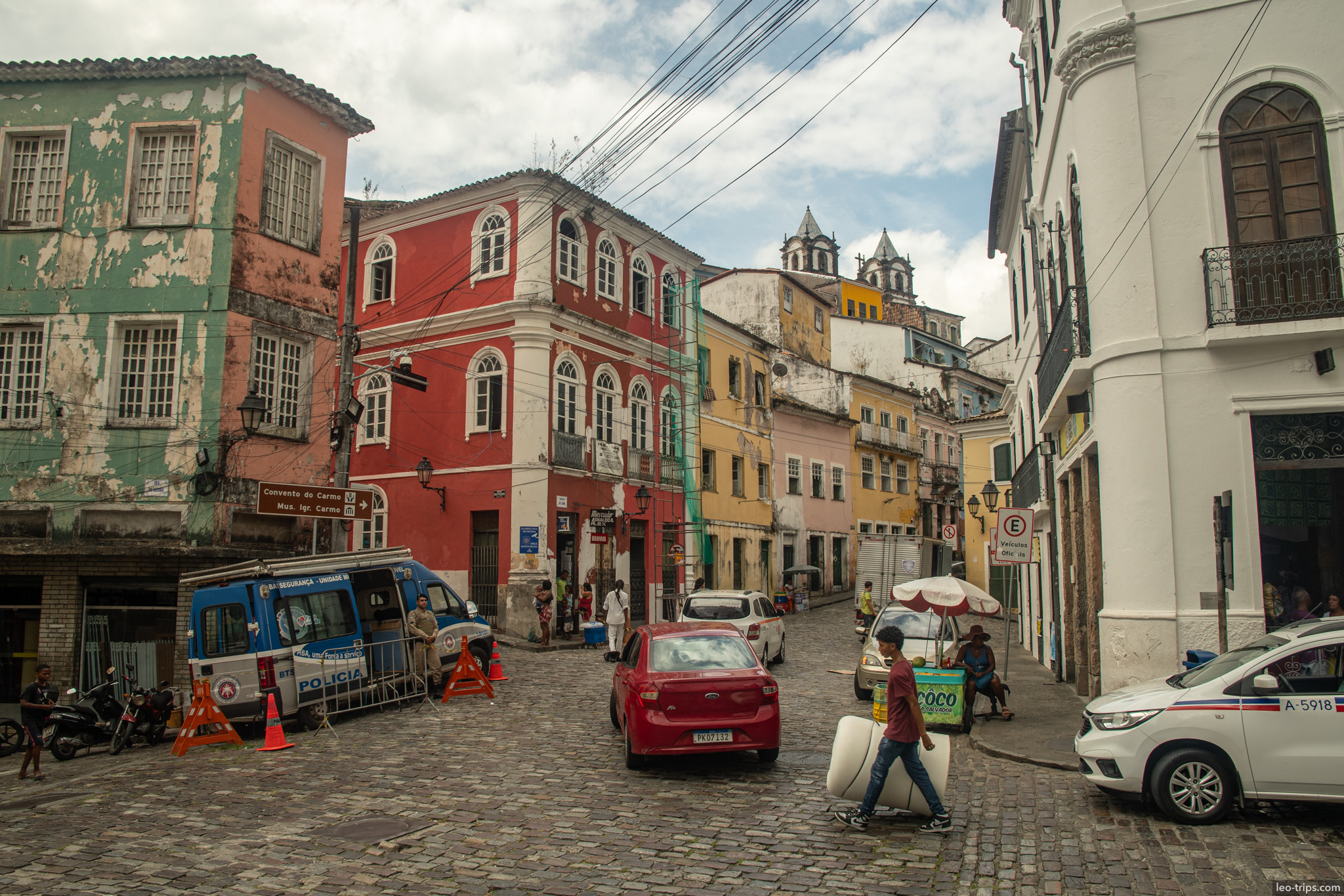 colorful corner street police van carmo pelourinho salvador