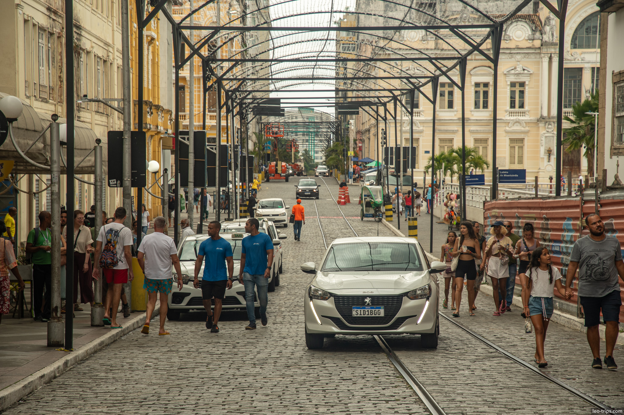 covered pedestrian street colonial buildings comercio salvador salvador