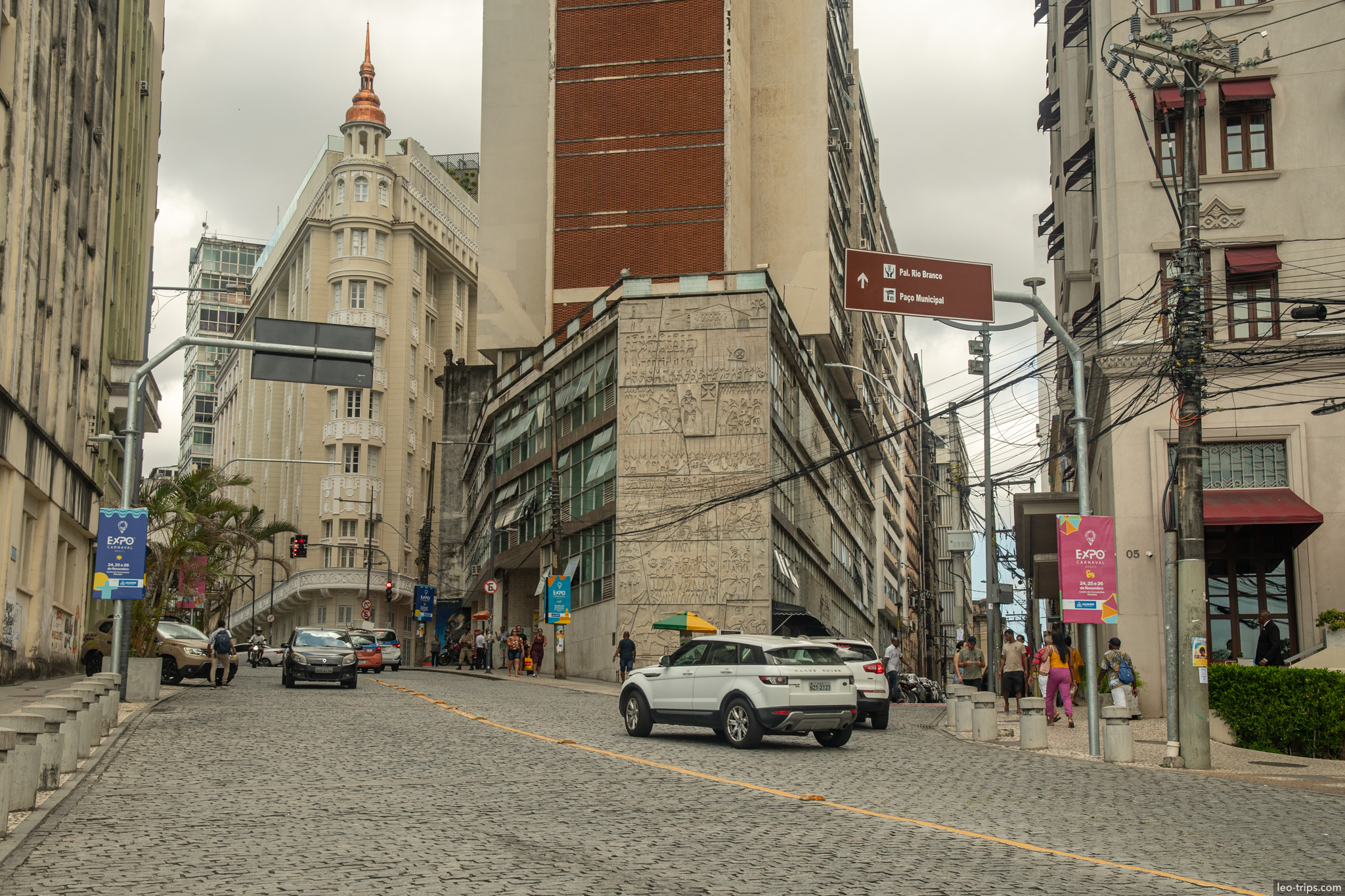 downtown street art deco buildings cobblestone salvador salvador